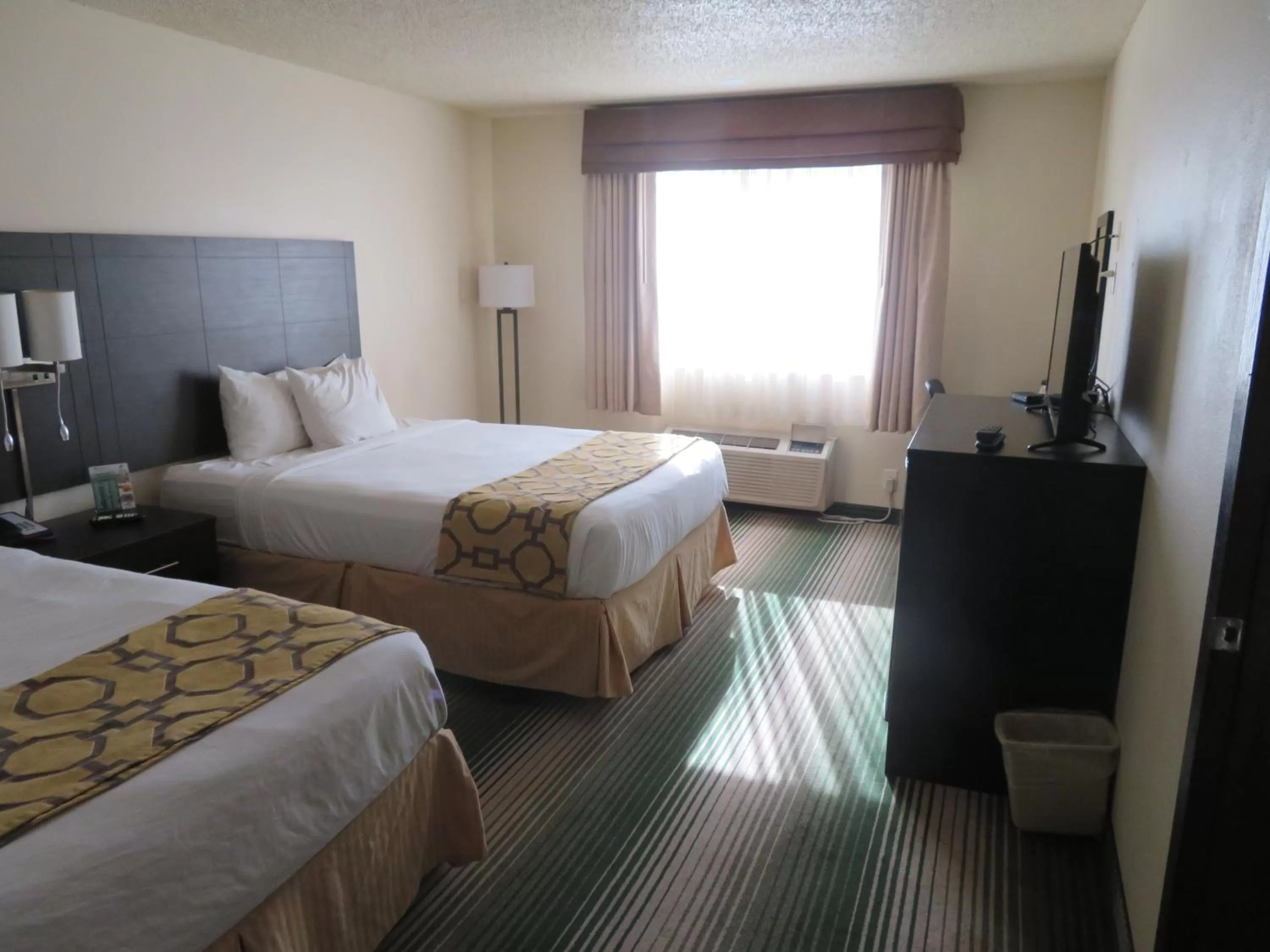 Bedroom, Bed in GreenTree Inn Montrose
