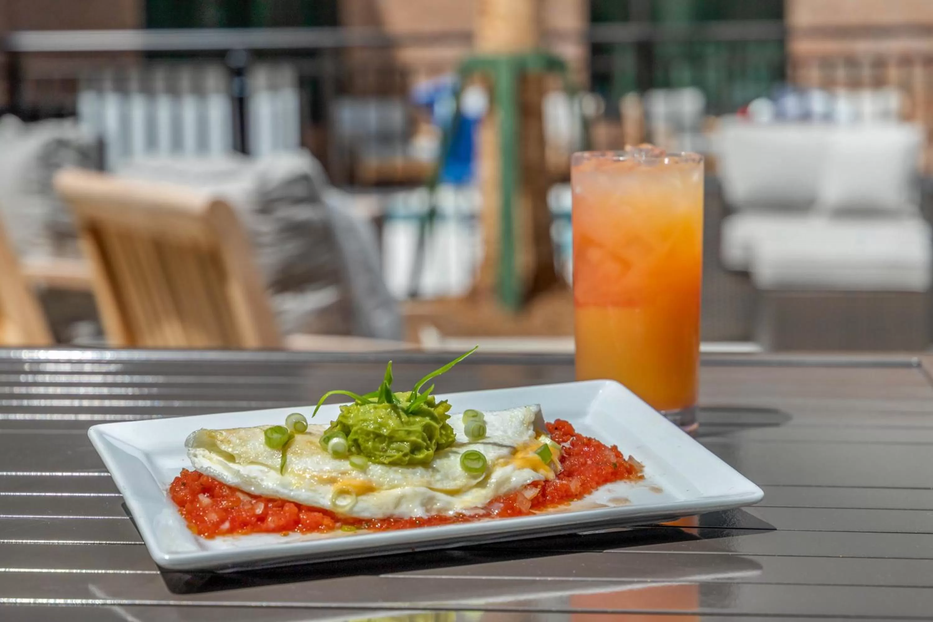 Food and drinks in DoubleTree by Hilton Charleston Riverview