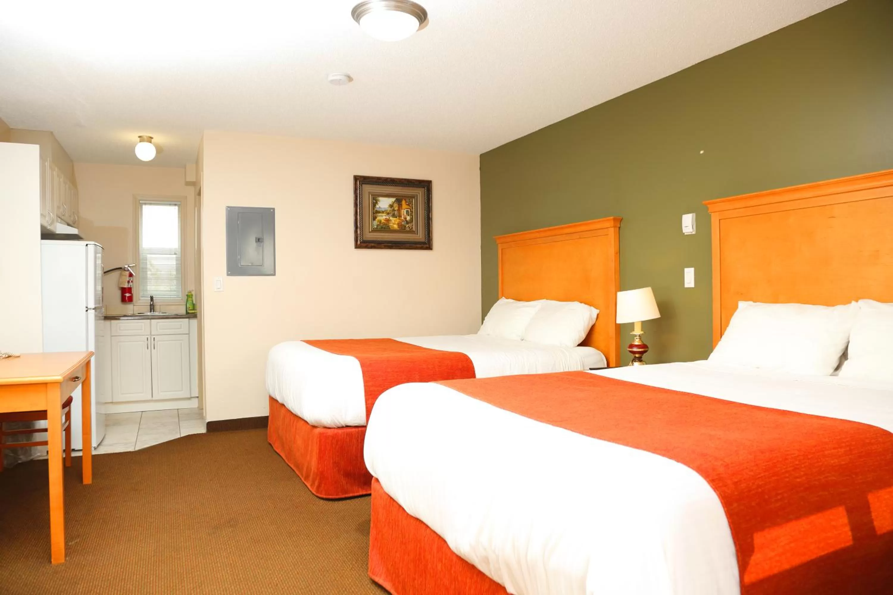 Bed in Chateau Motel