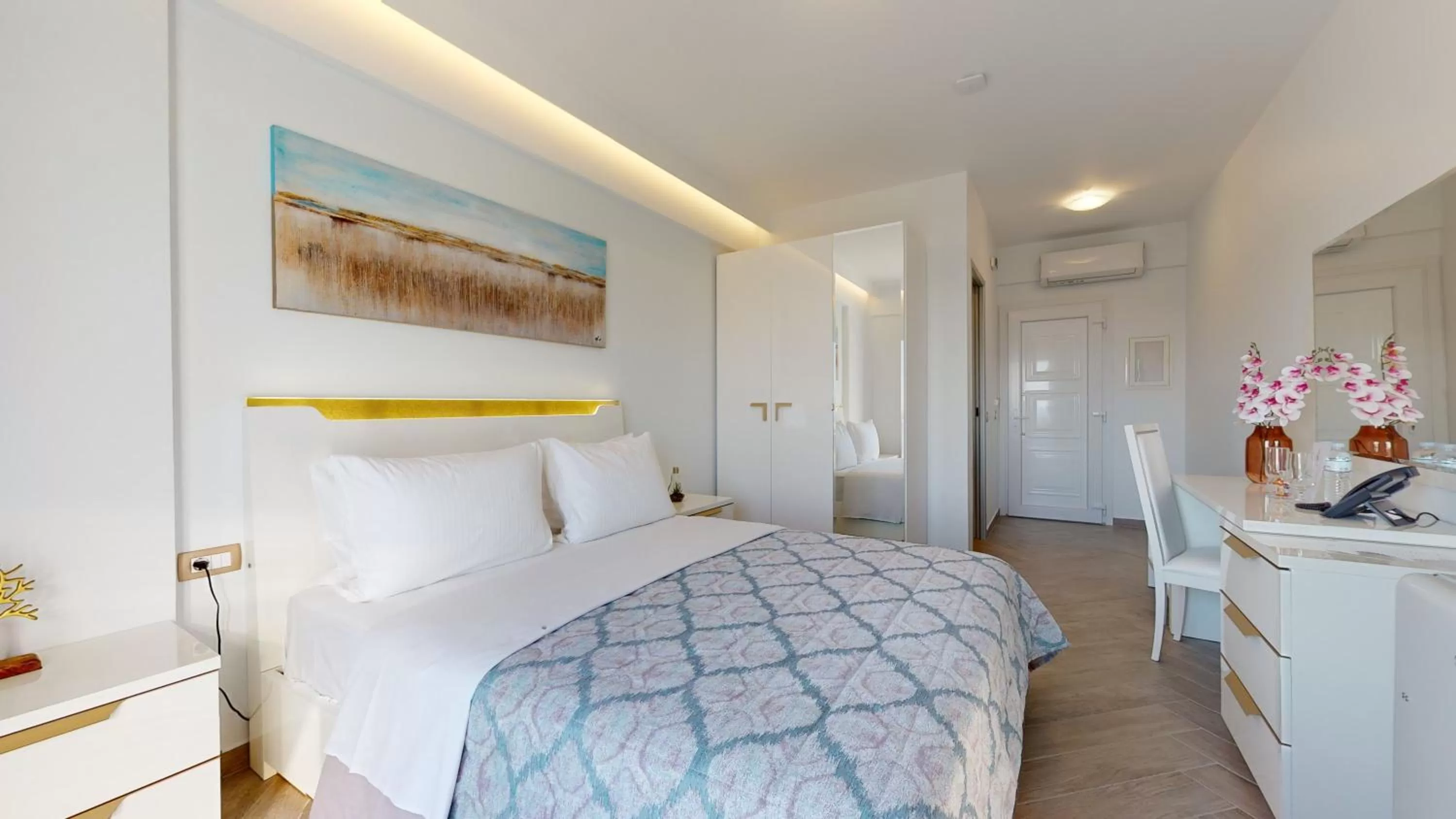 Bedroom, Bed in Golden Lion Parga