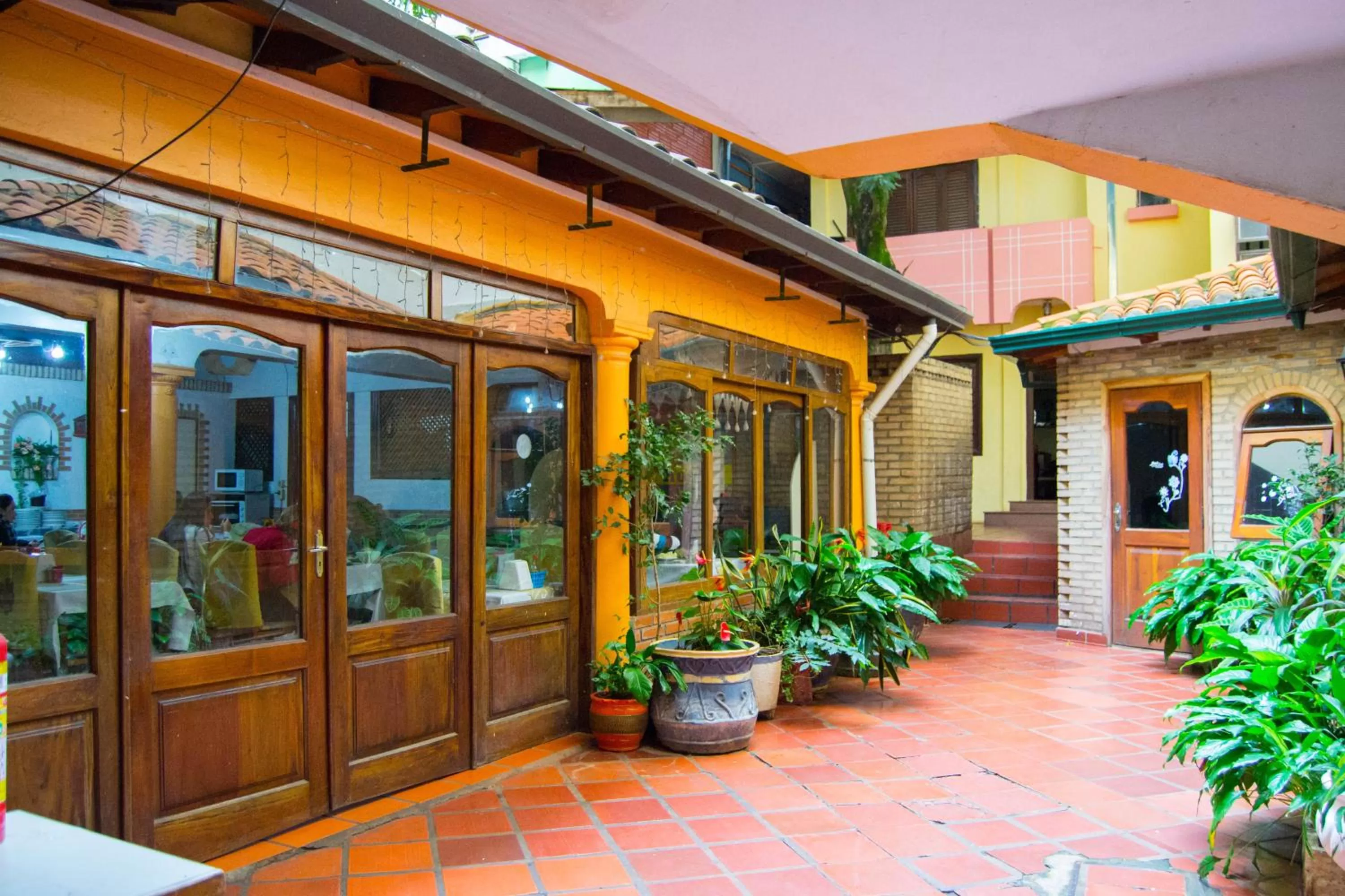 Patio in Hotel & Restaurante Guarania