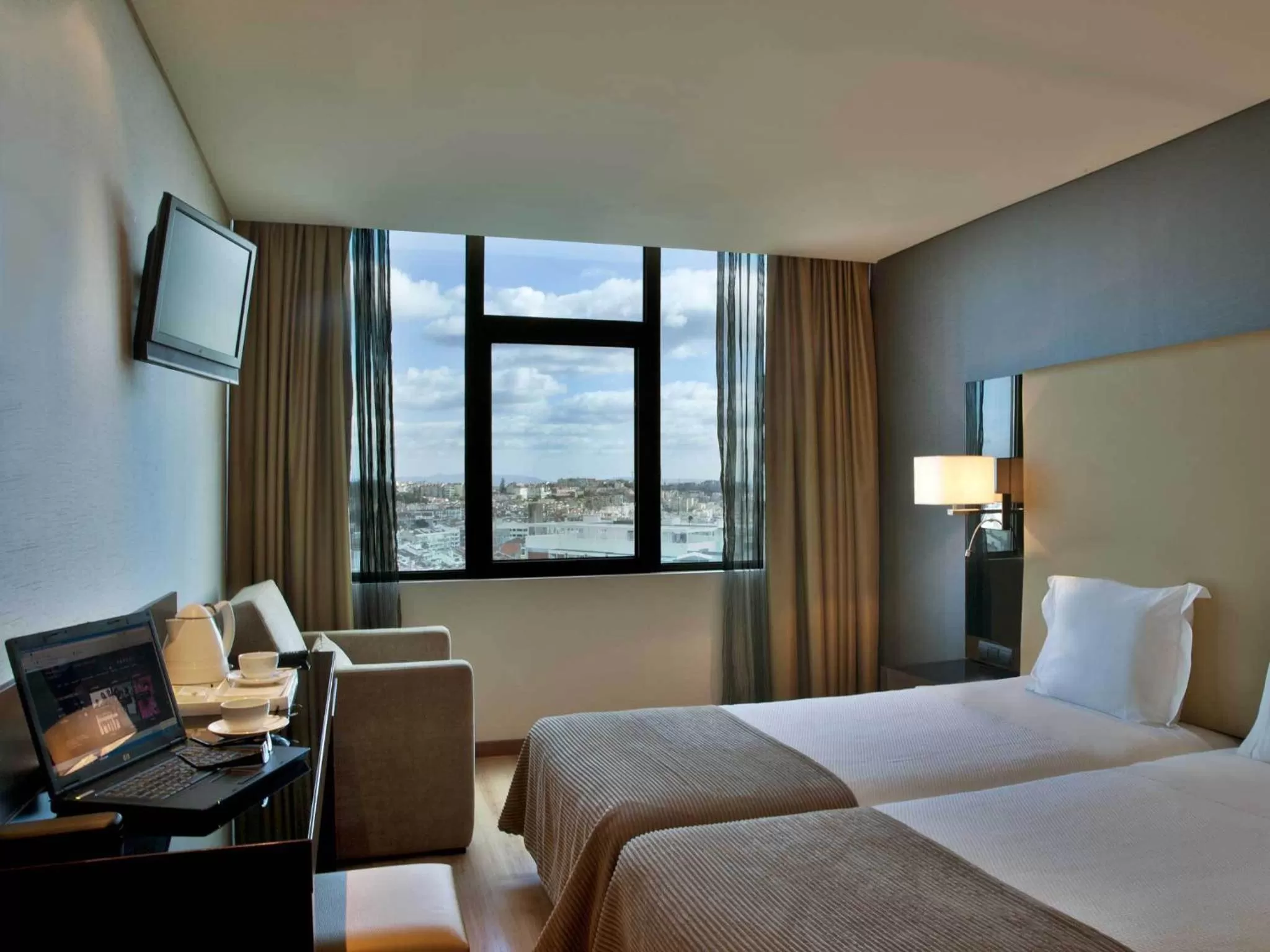 Bed in TURIM Alameda Hotel