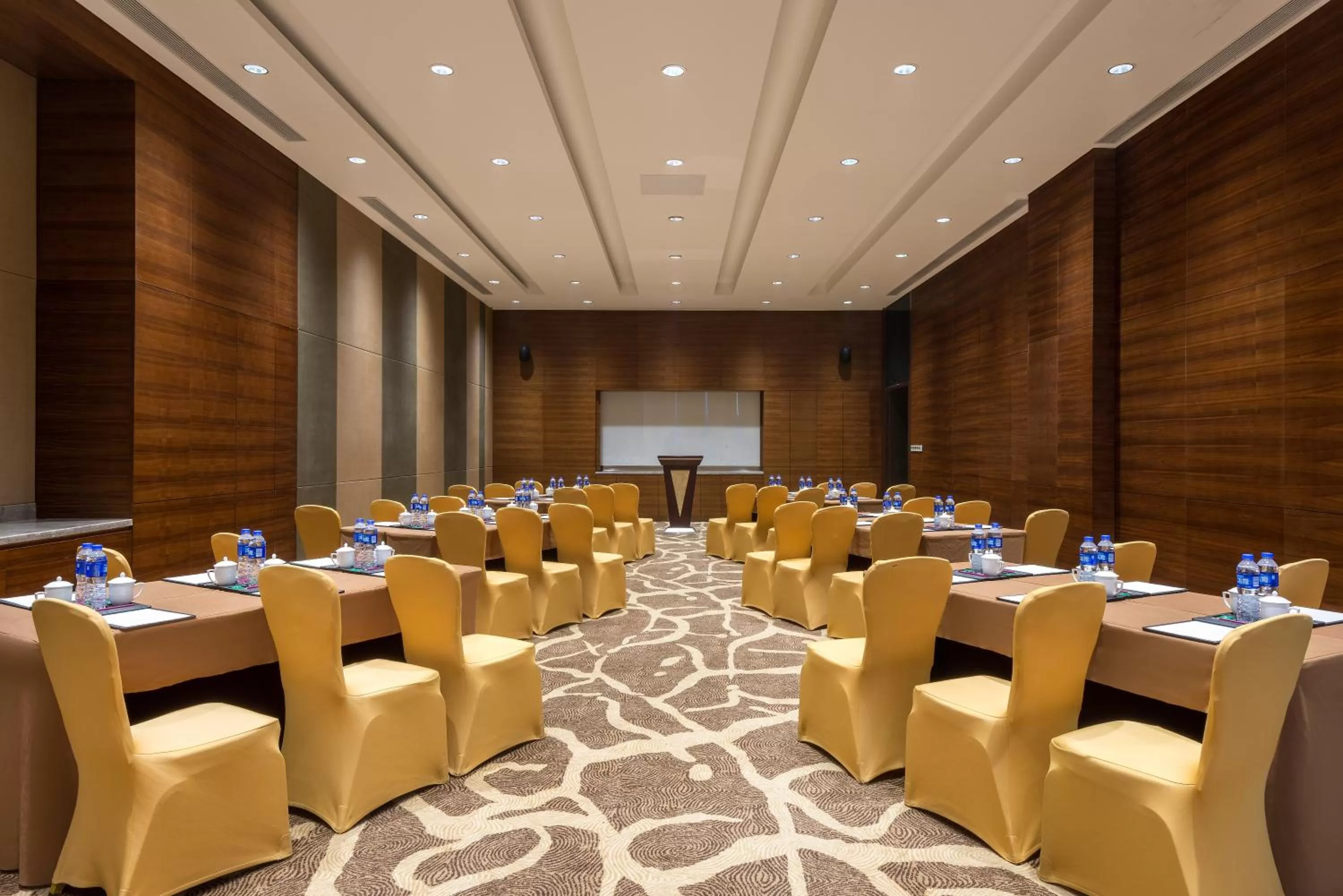 Meeting/conference room in Crowne Plaza Yangzhou by IHG