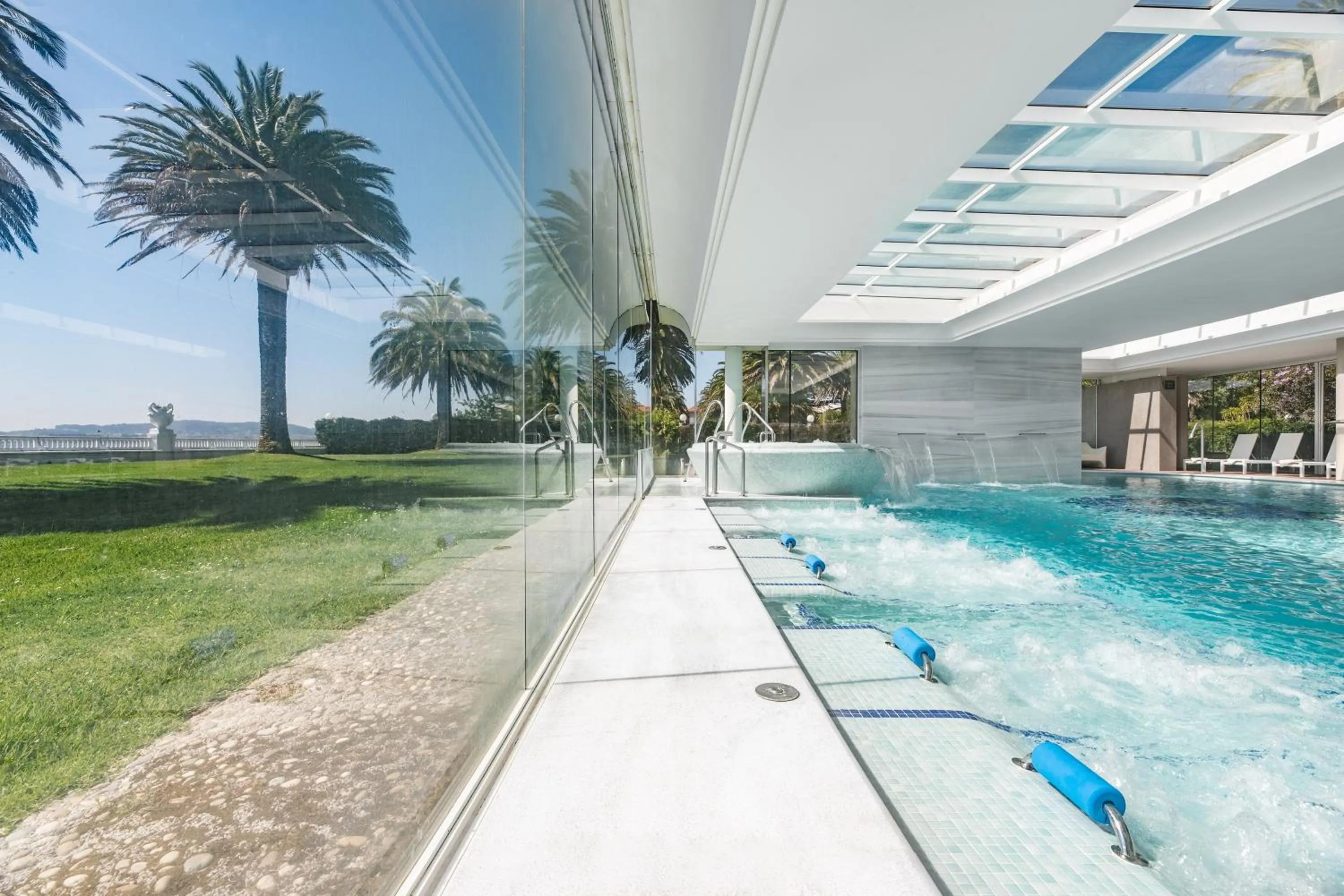 Swimming pool in Eurostars Gran Hotel La Toja