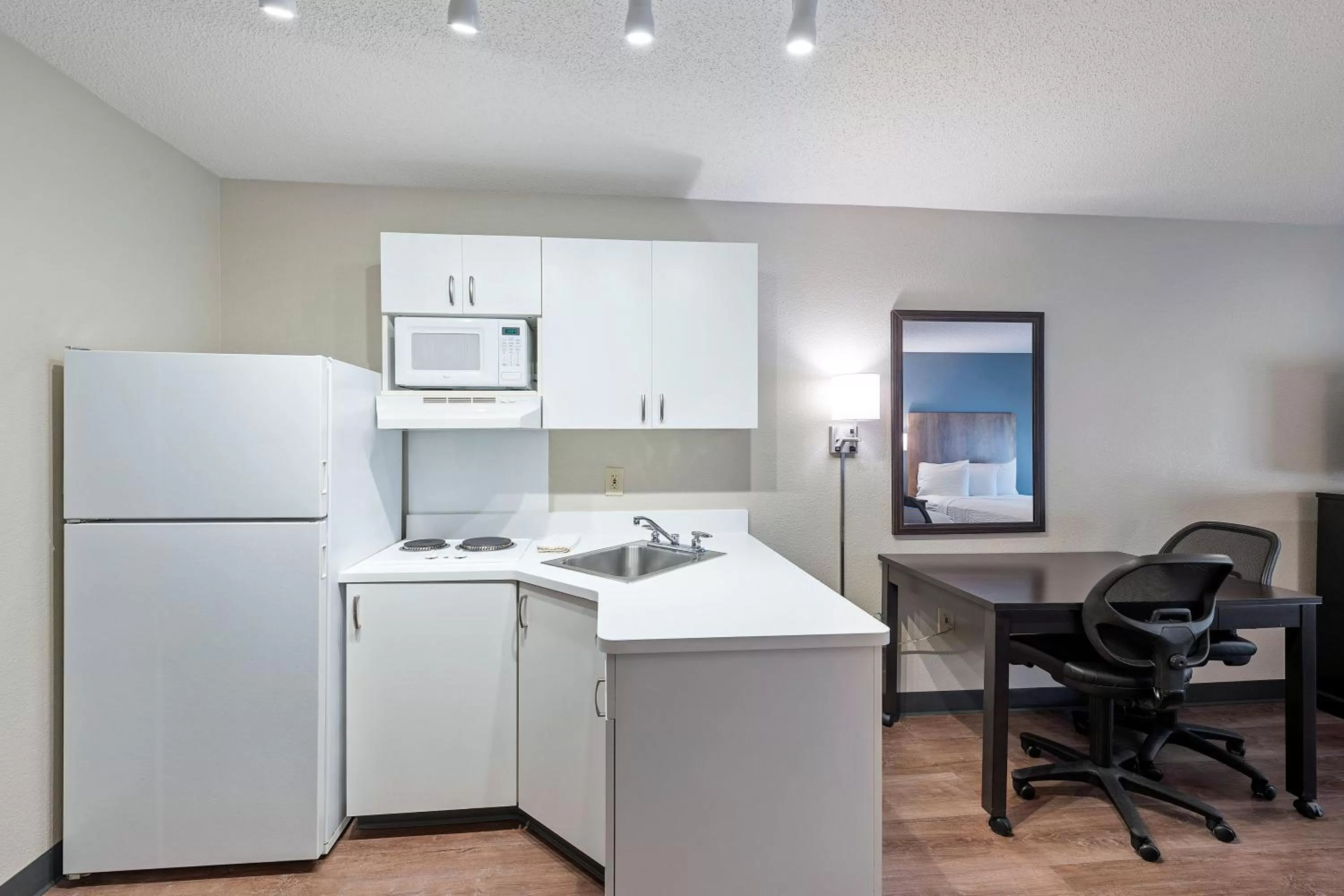 Kitchen or kitchenette in Extended Stay America Suites - Charlotte - Pineville - Park Rd