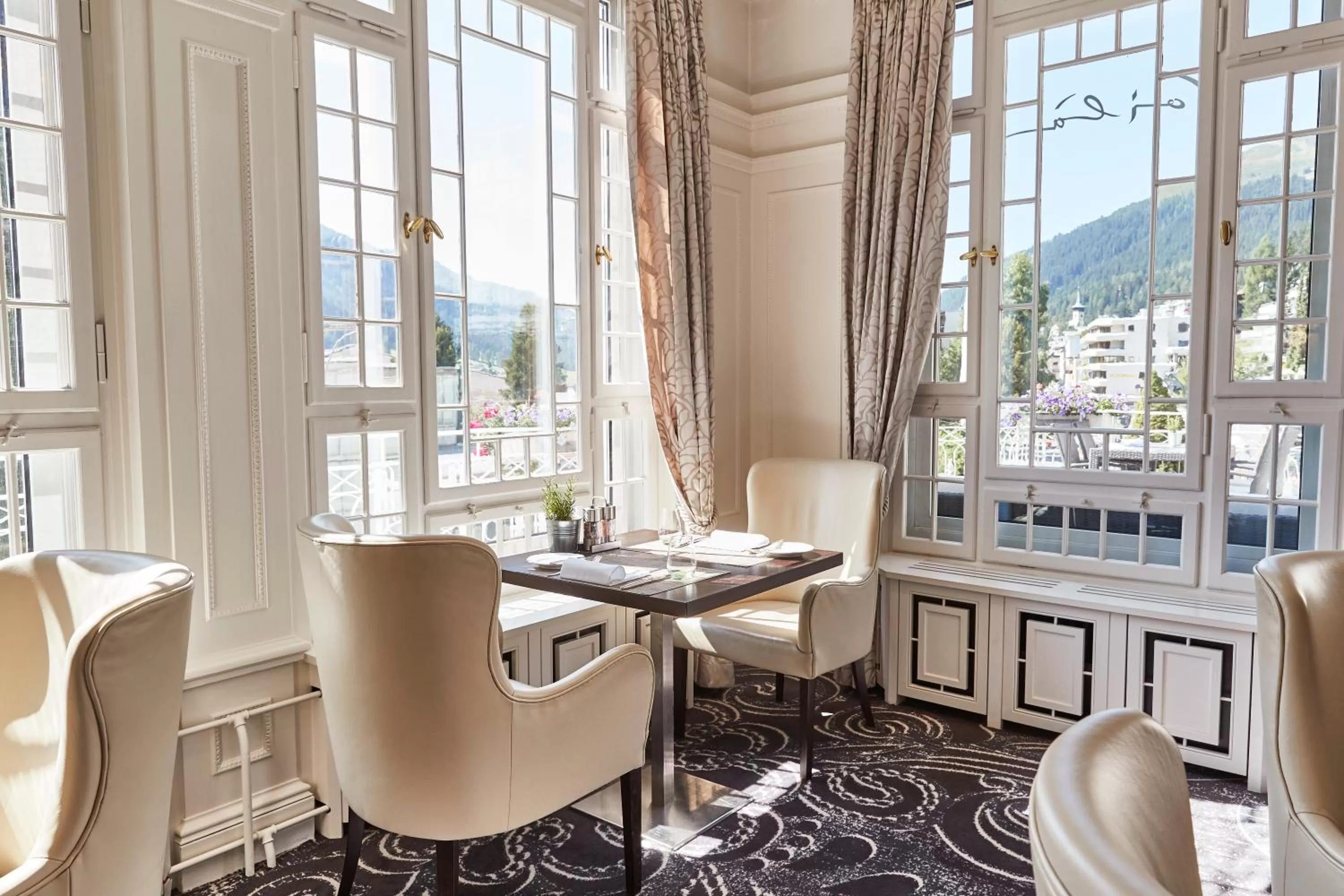 Restaurant/places to eat in Steigenberger Icon Grandhotel Belvédère