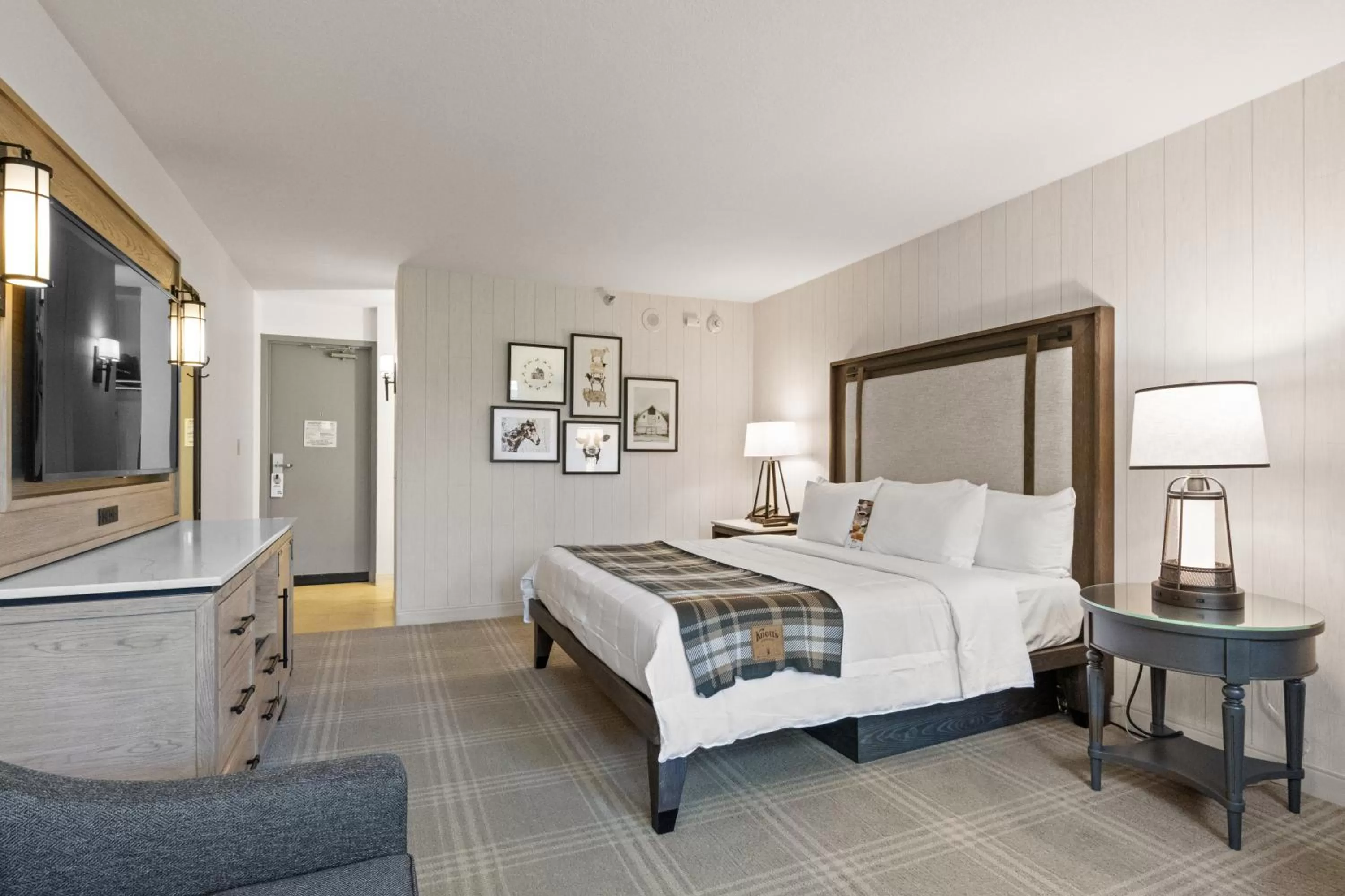 Bed in Knott's Hotel