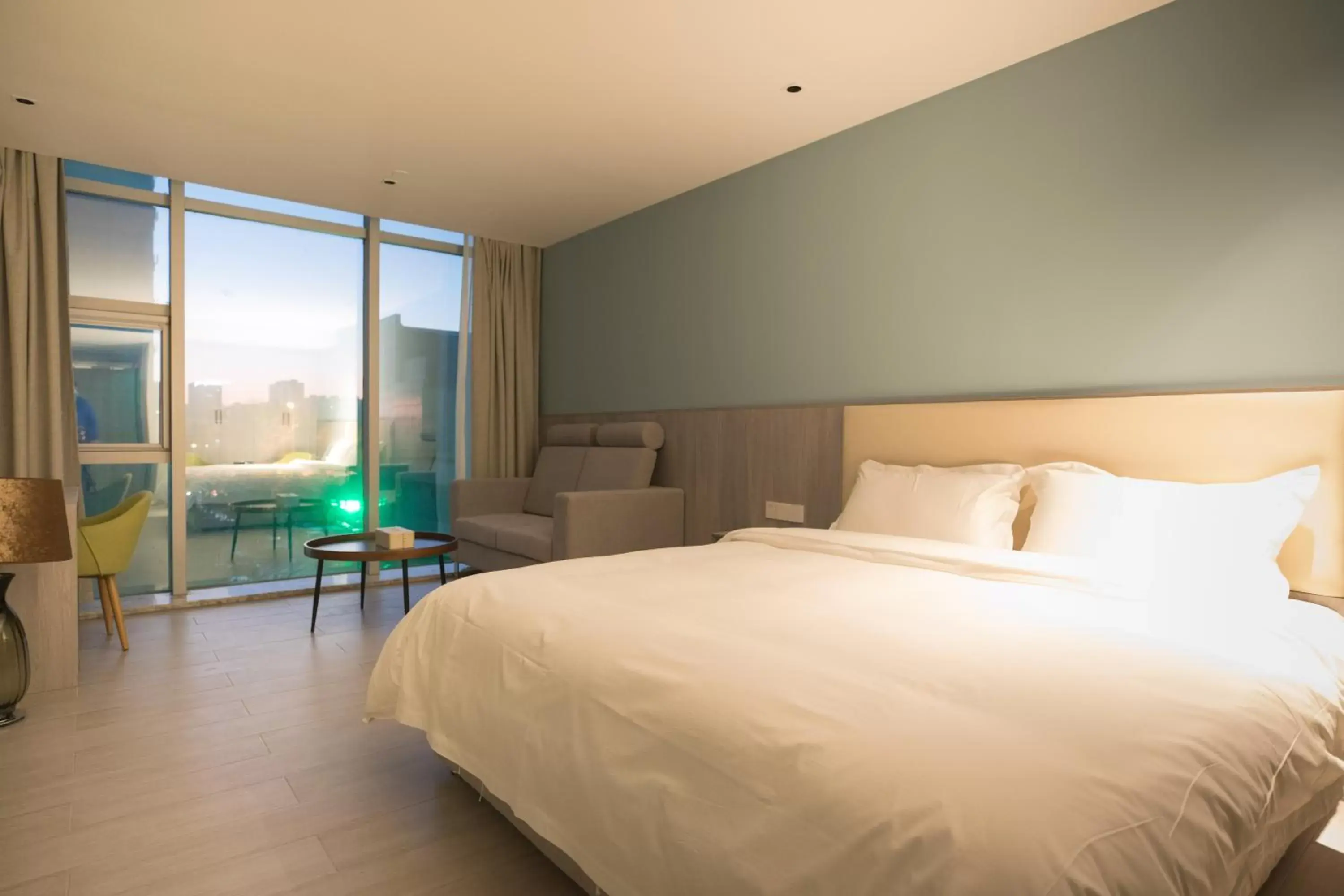 Superior King Room in Beijing Saga Hotel Superior King Room in Beijing Saga Hotel