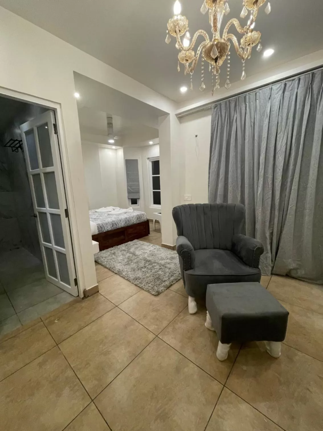 Bed, Seating Area in Pajaros Blu