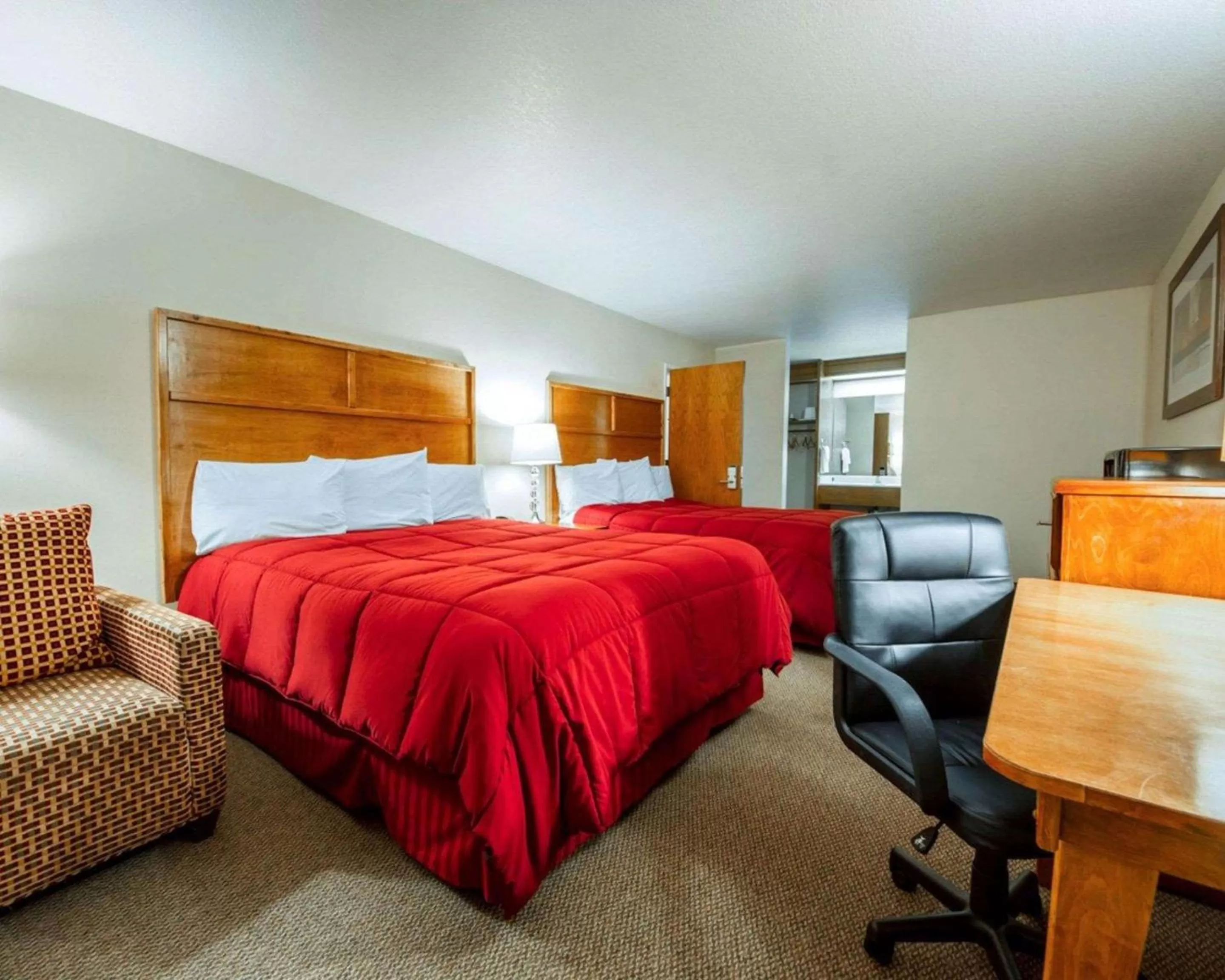 Photo of the whole room in Sea Drift Inn