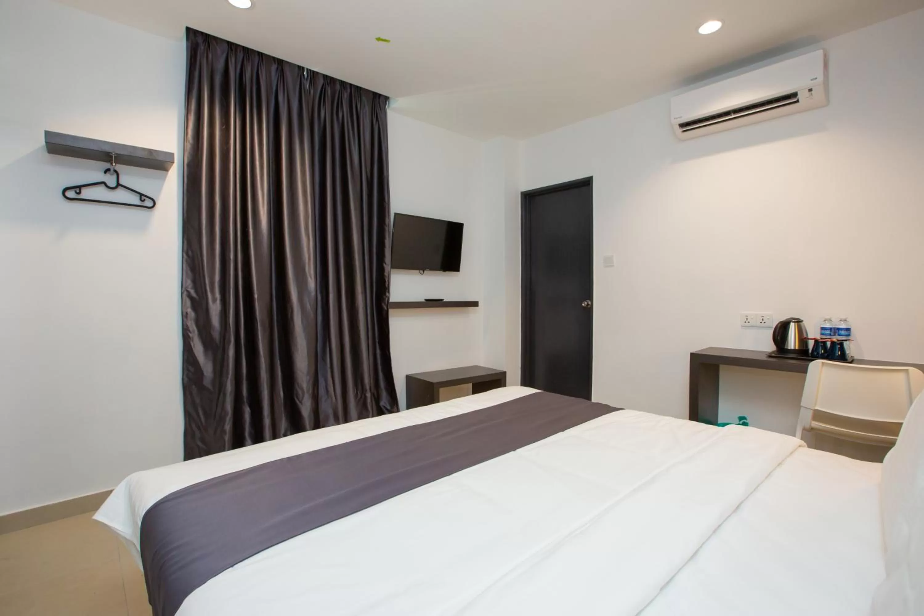 Bed in 1 Hotel Signature