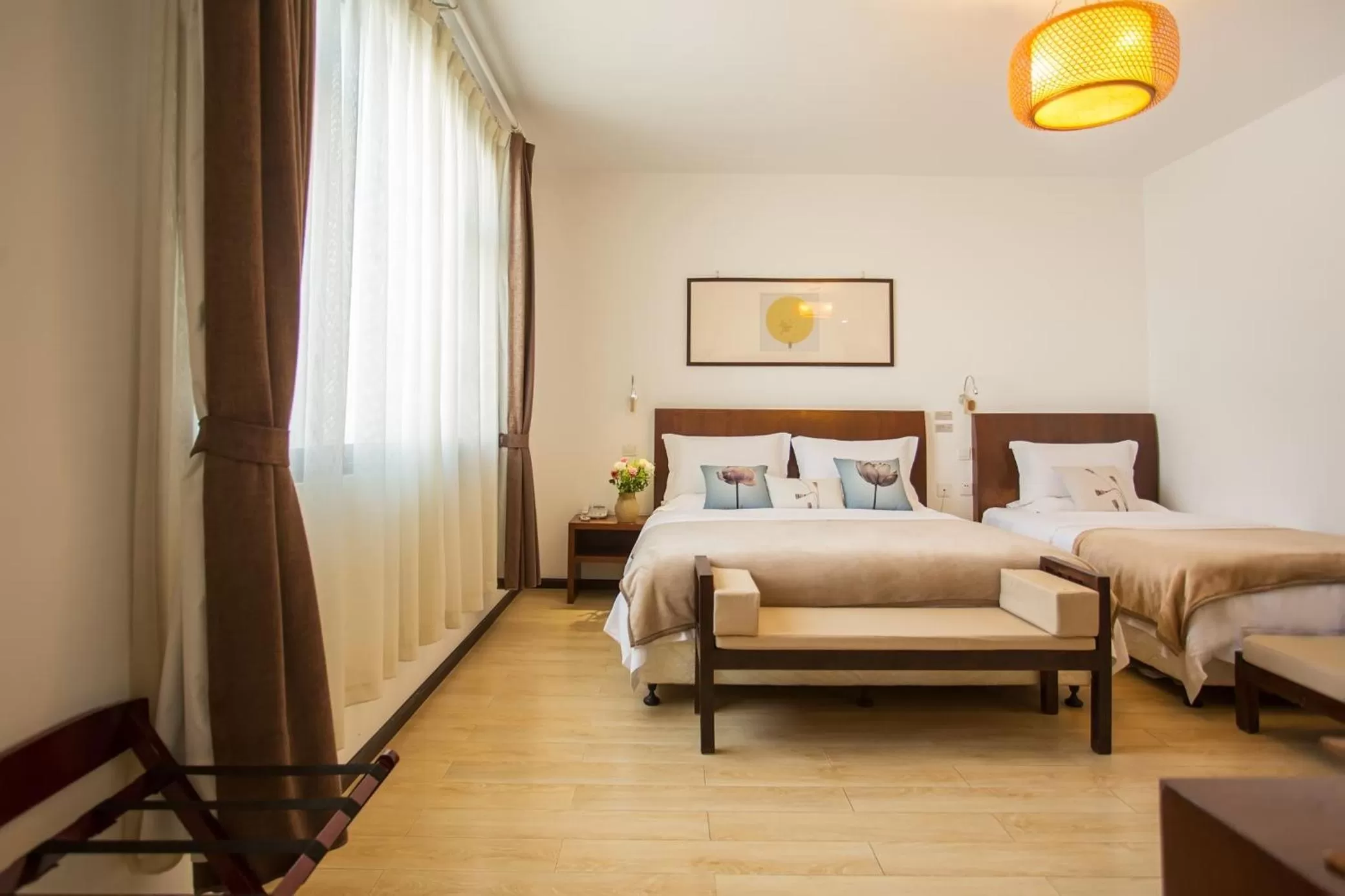 Photo of the whole room, Bed in Dali Yanyuan Mountain Retreat