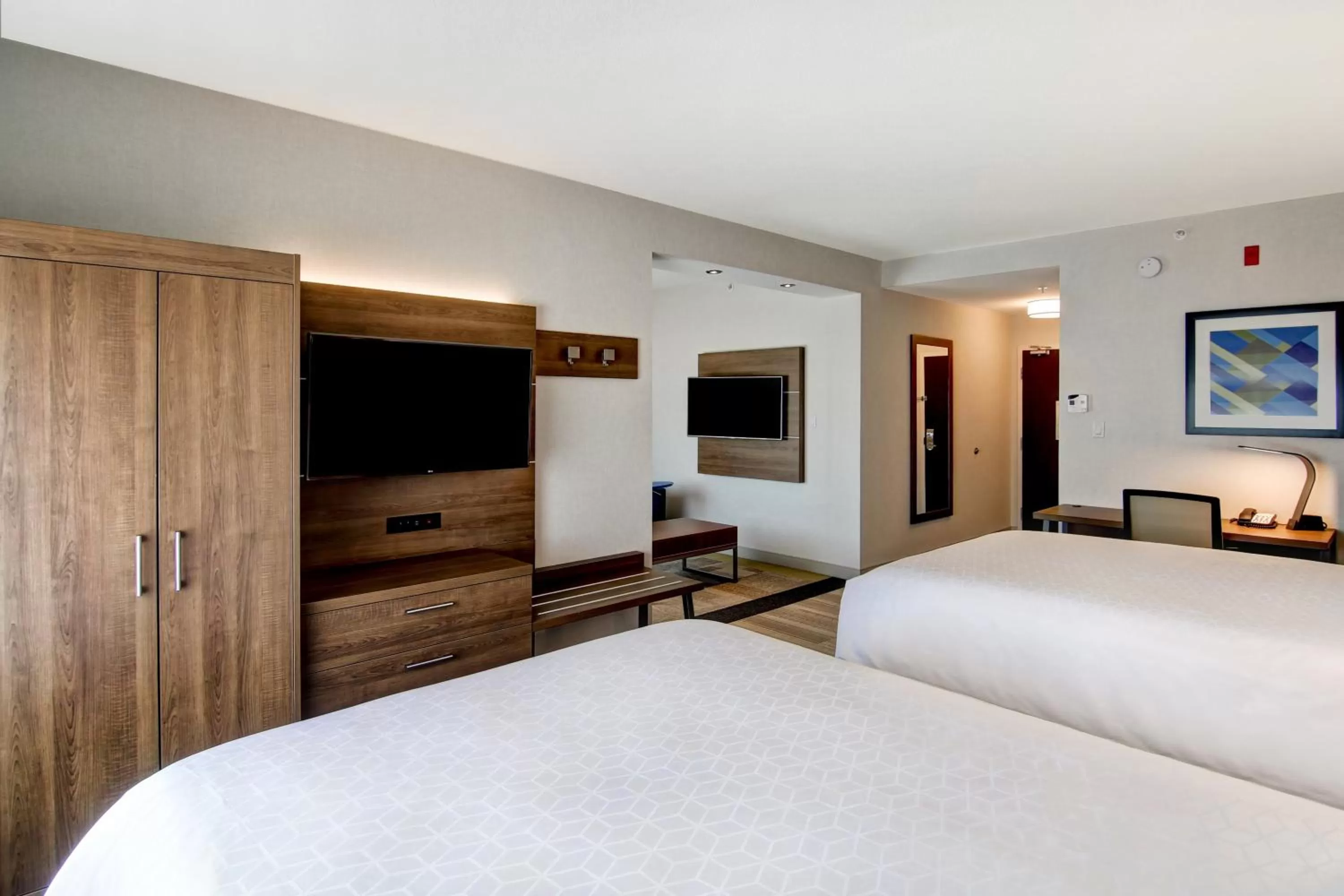 Photo of the whole room, Bed in Holiday Inn Express Hotel & Suites Toronto - Markham by IHG