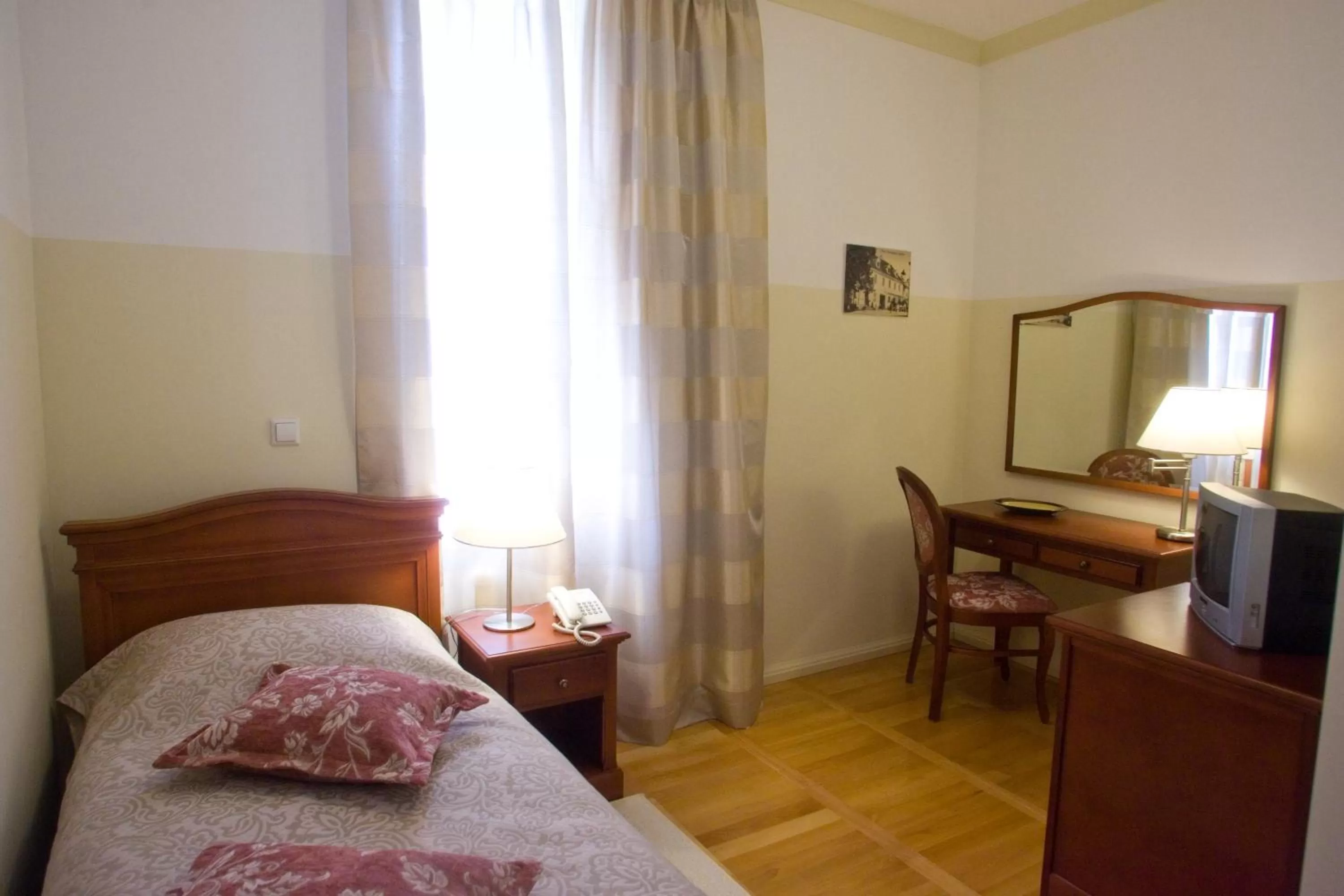 Bed in Heritage Hotel Frankopan