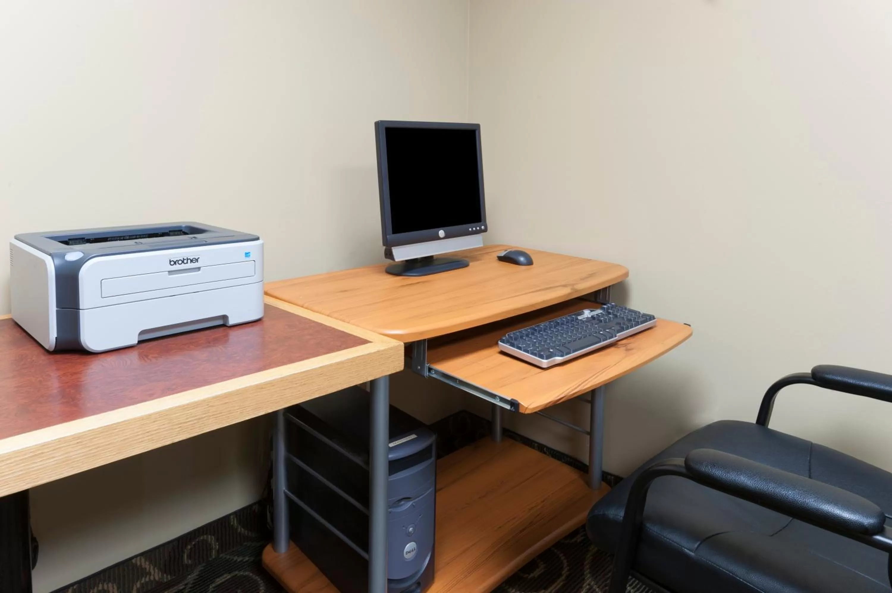 Communal lounge/ TV room in Super 8 by Wyndham Fort Saskatchewan