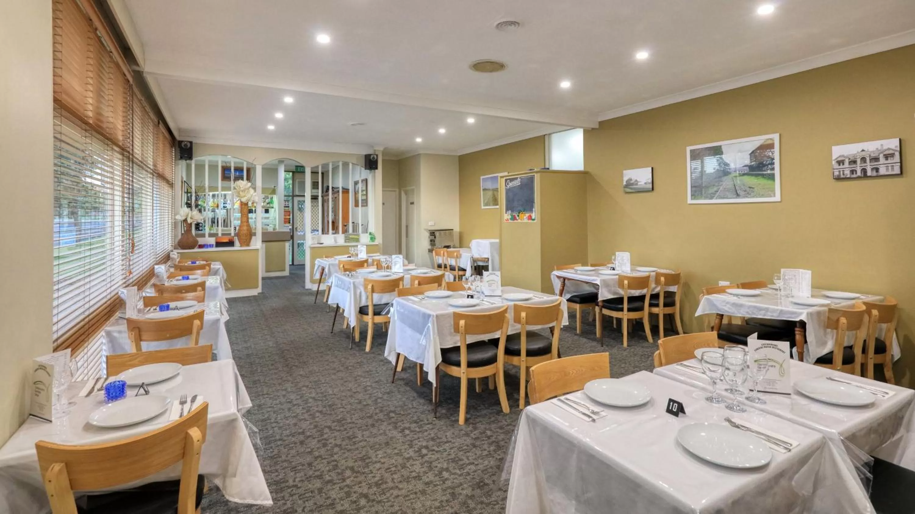 Restaurant/places to eat in Cootamundra Gardens Motel