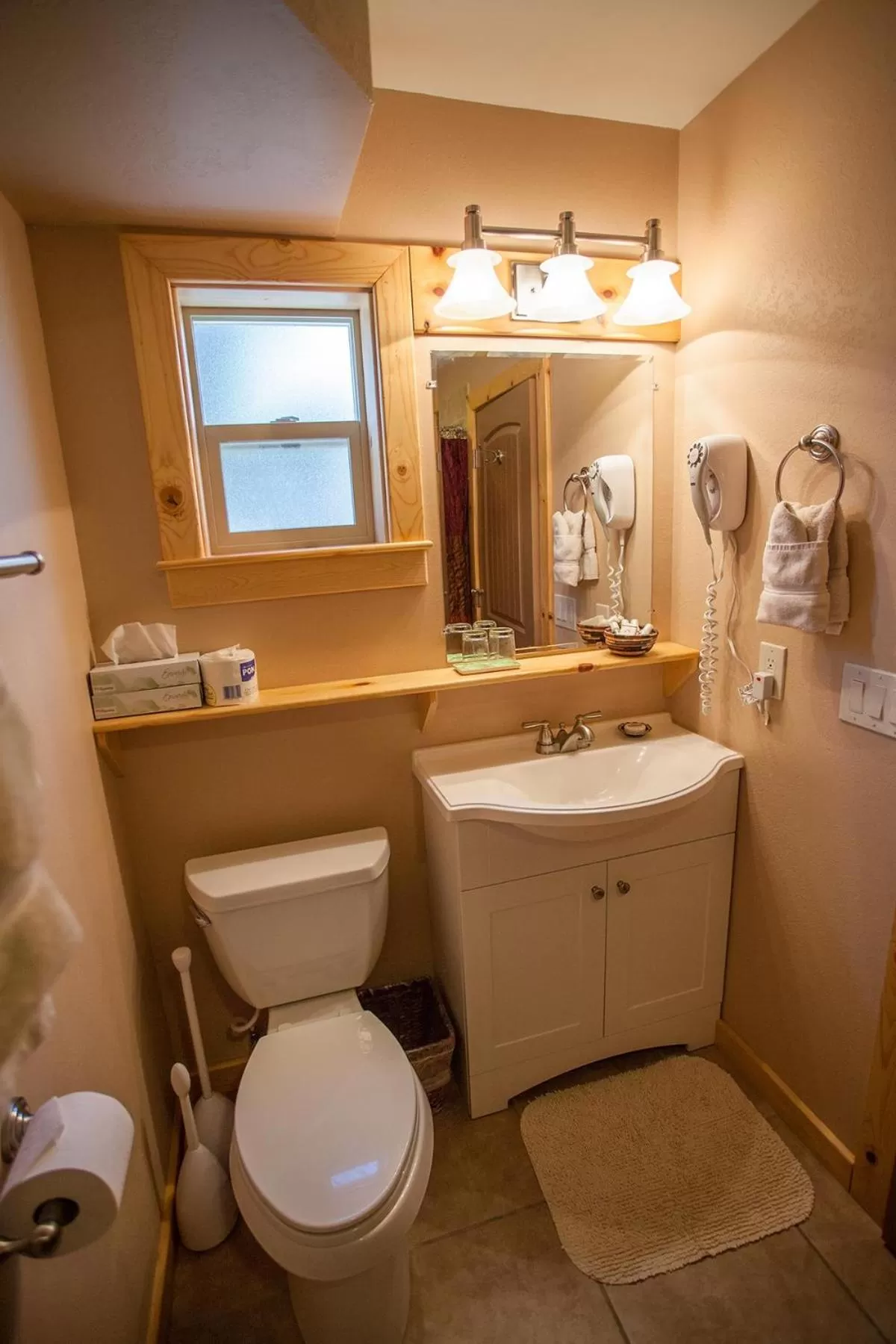 Shower, Bathroom in Castle Valley Inn