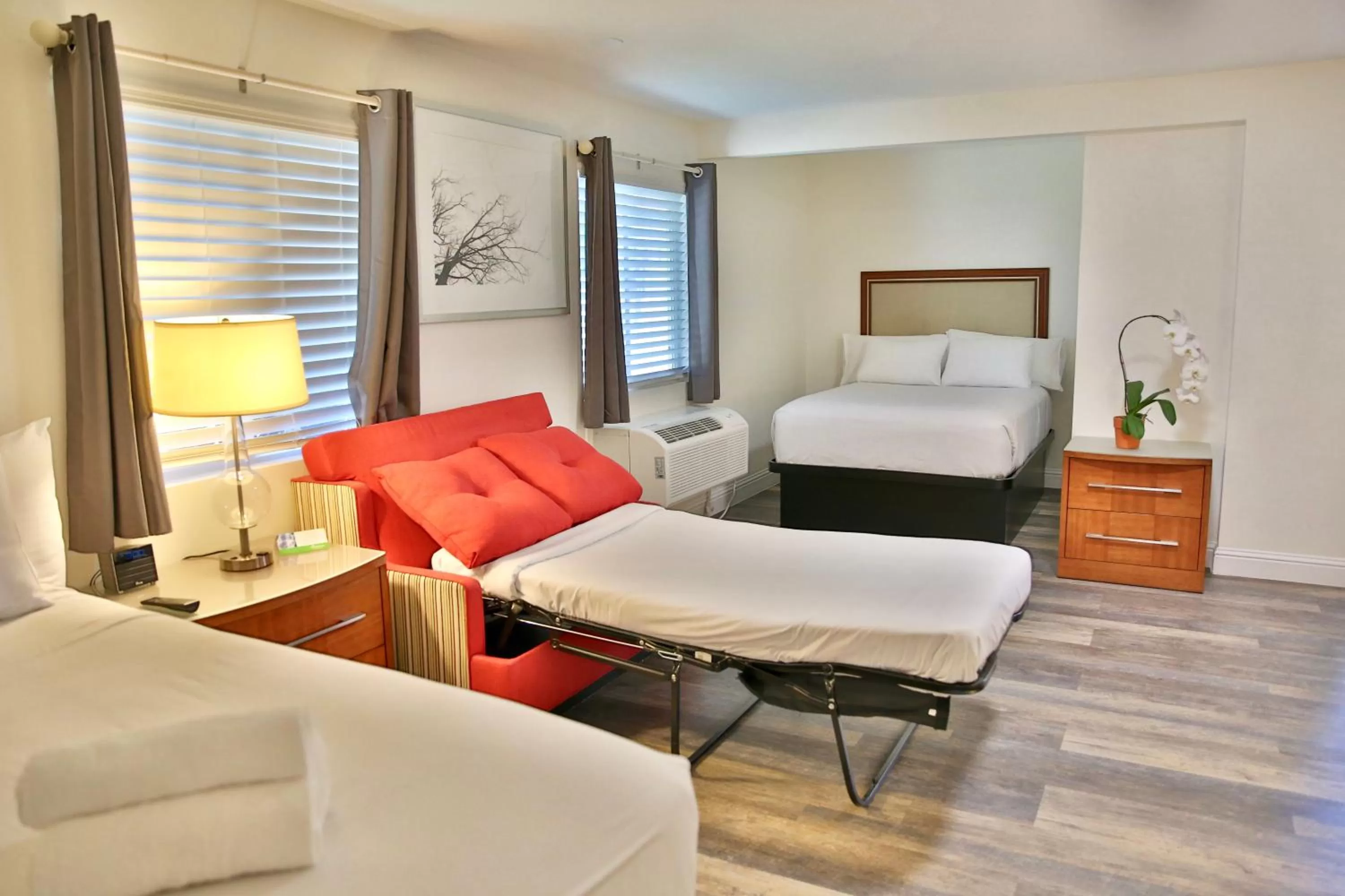 Bedroom in Travelodge by Wyndham Crescent City