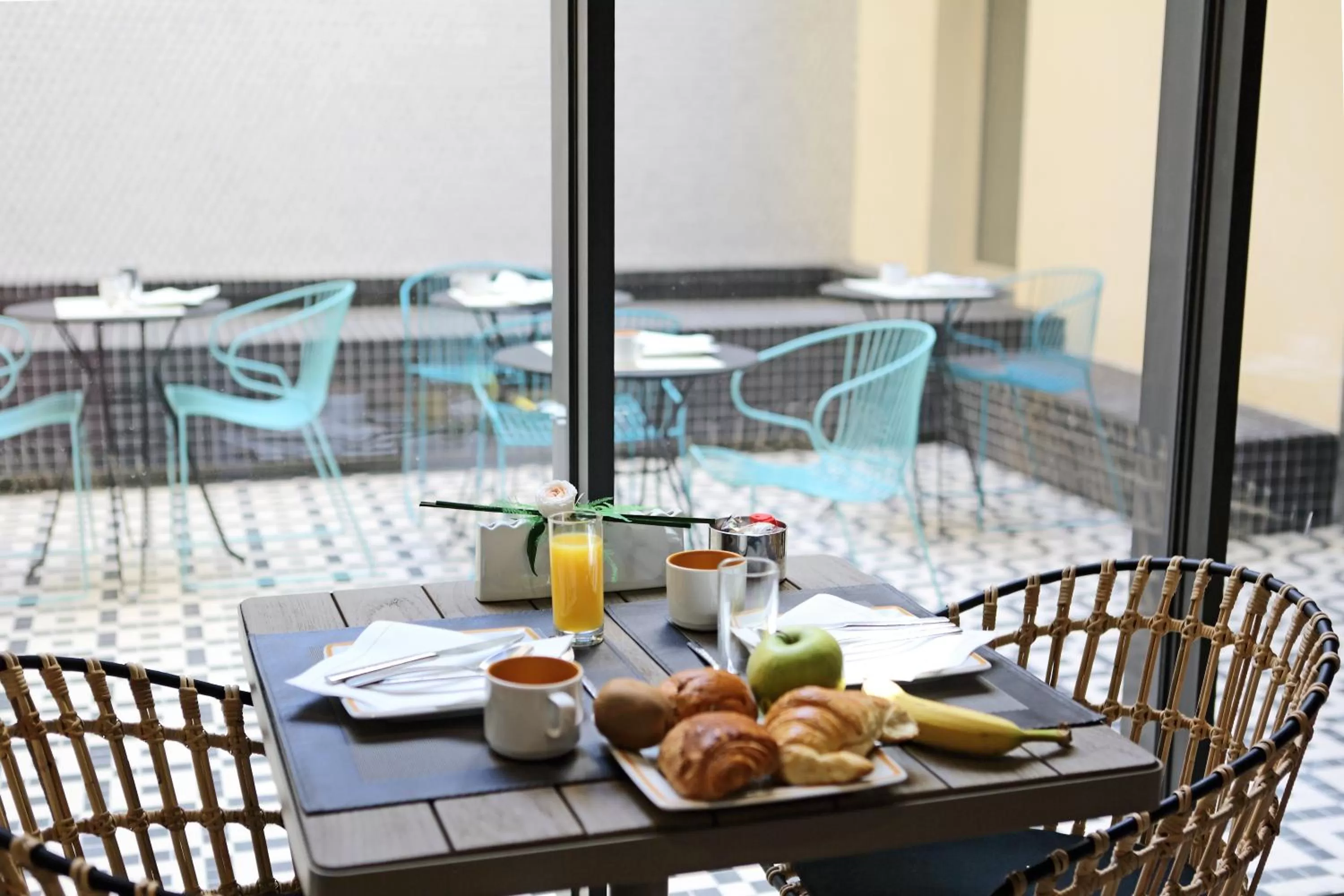 Breakfast in Best Western Plus Hôtel La Joliette