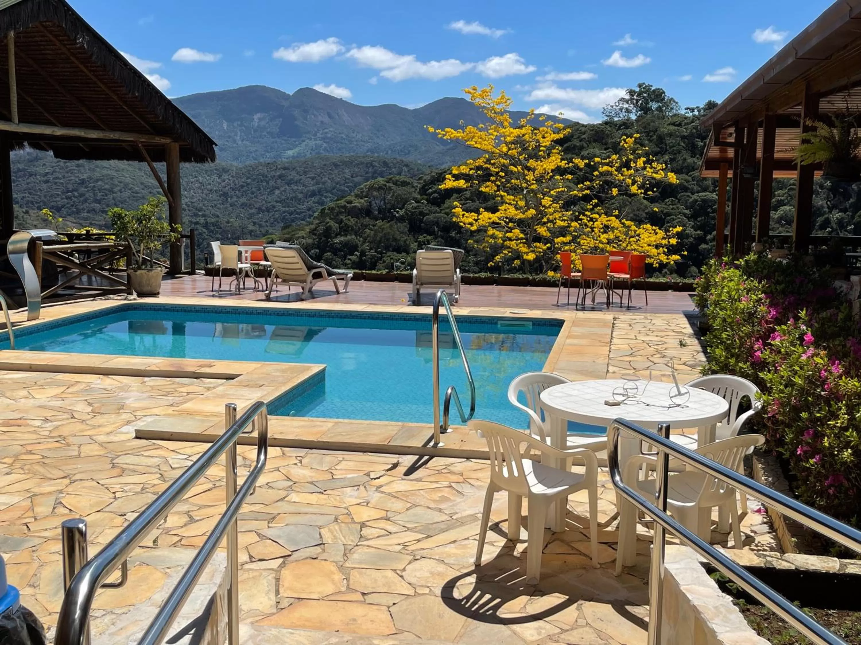 Pousada R.N.C. Nosso Paraíso