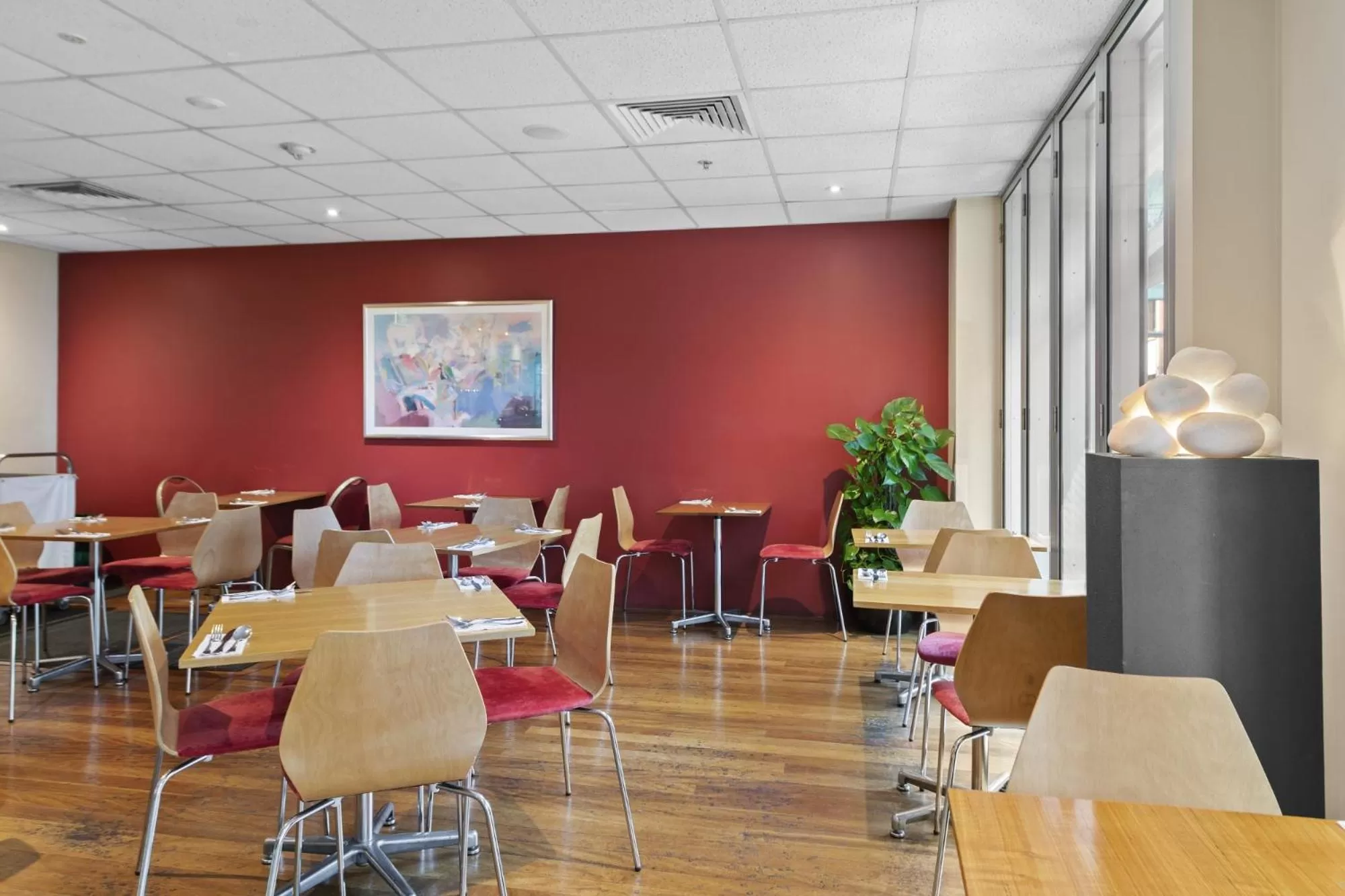 Restaurant/places to eat in YEHS Hotel Melbourne CBD