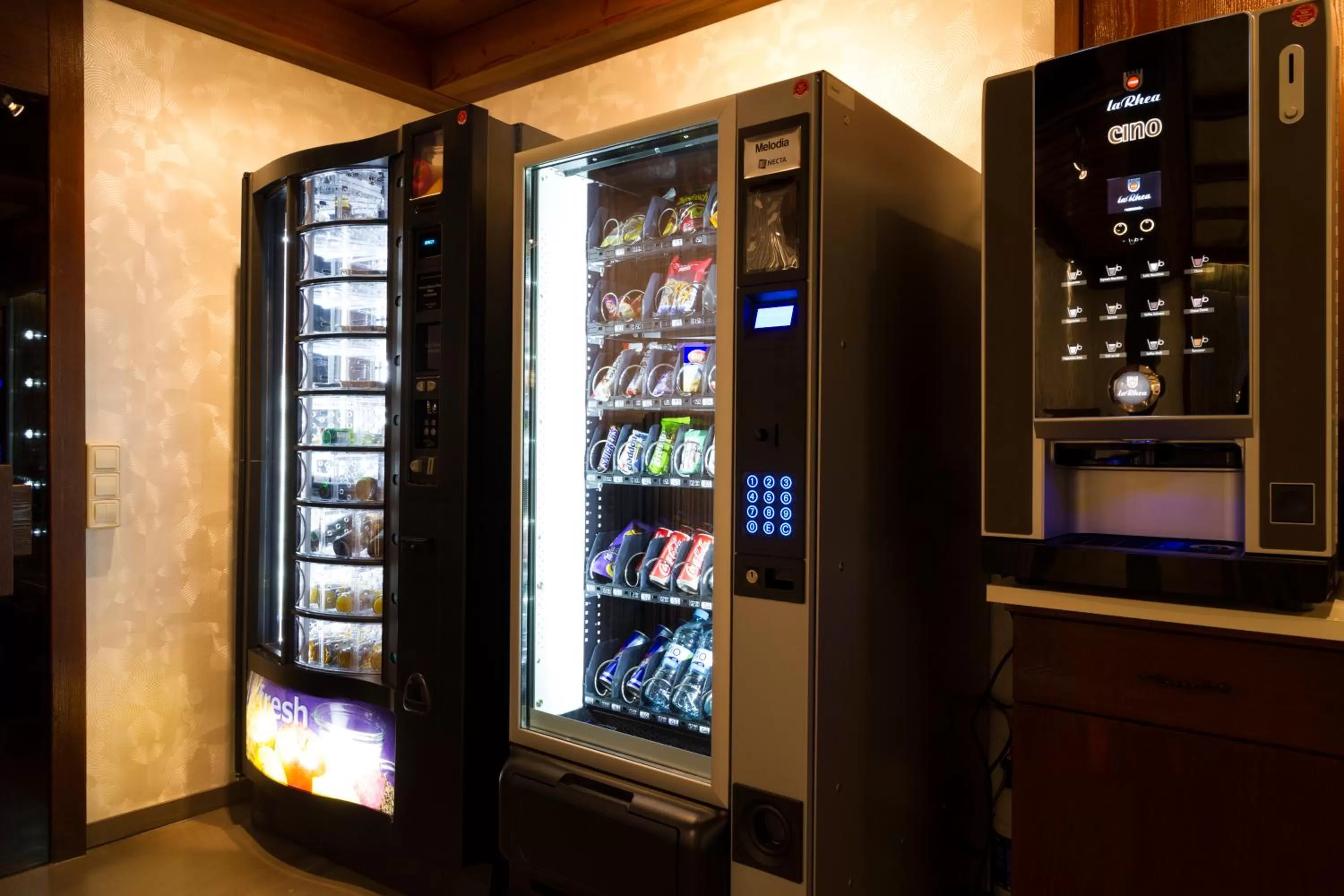 Restaurant/places to eat in Hotel Hellers Twenty Four I -24h-Check-In-