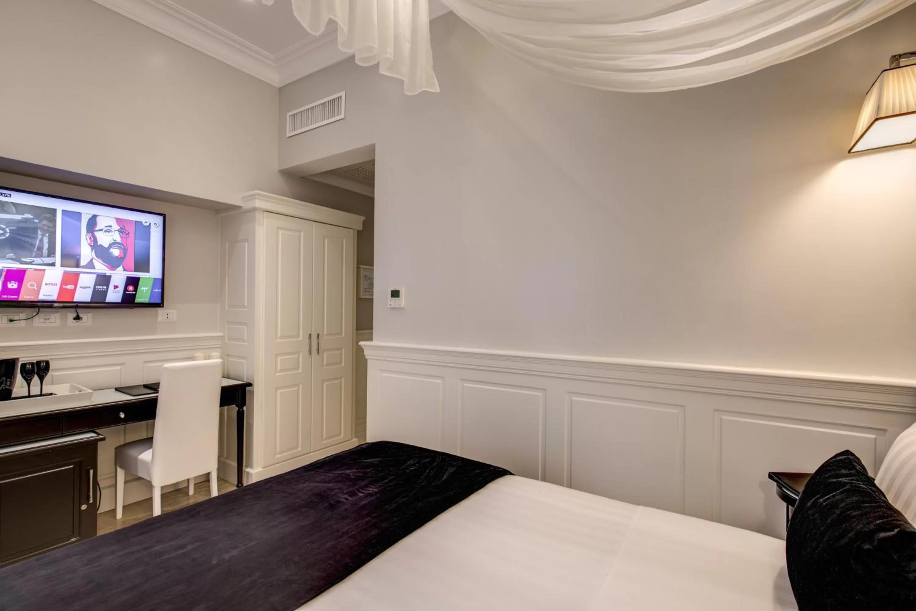 Photo of the whole room, Bed in Hotel Tito