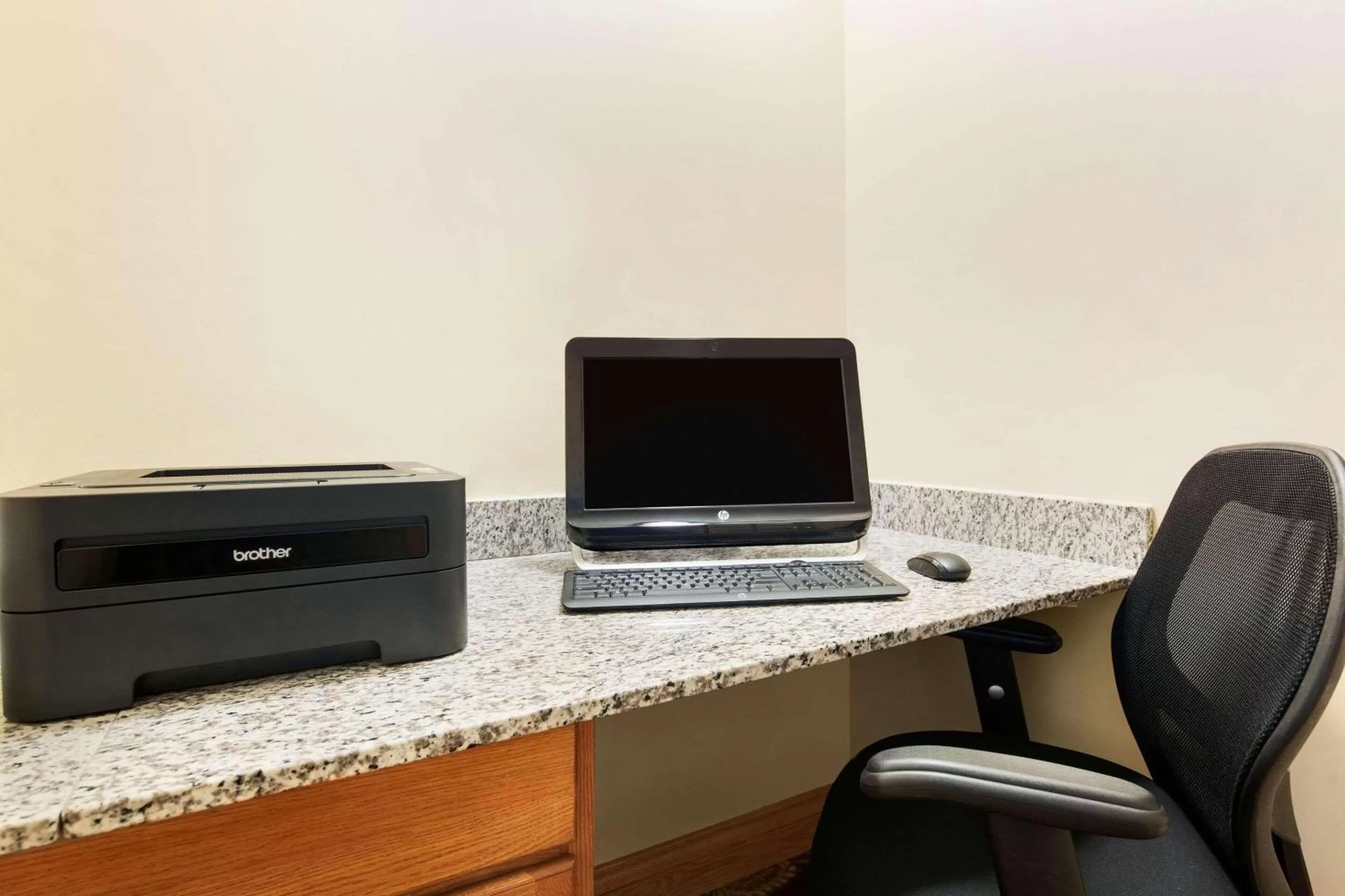 Business facilities in Country Inn & Suites by Radisson, Kalamazoo, MI