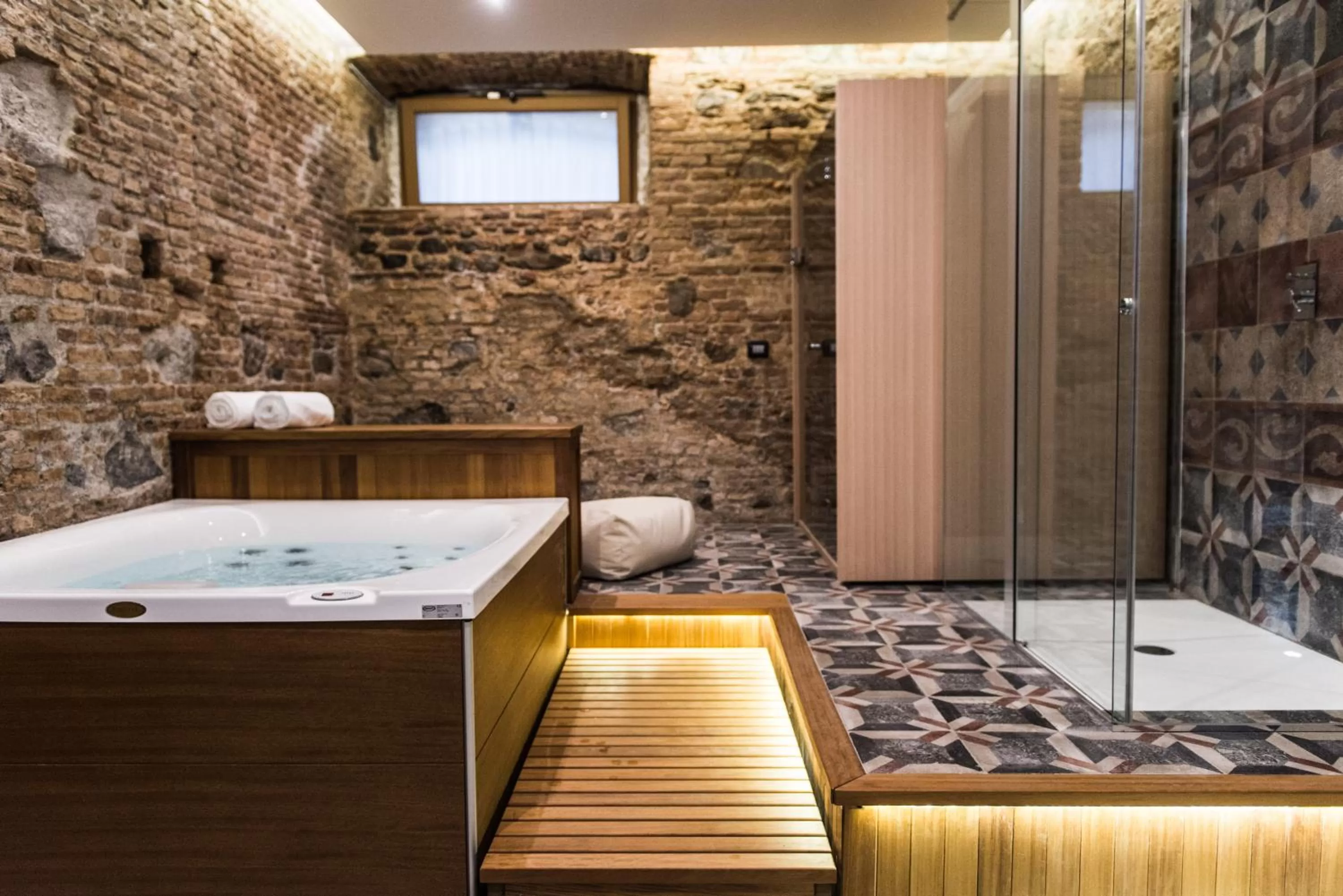 Hot Tub in Villa Pulejo