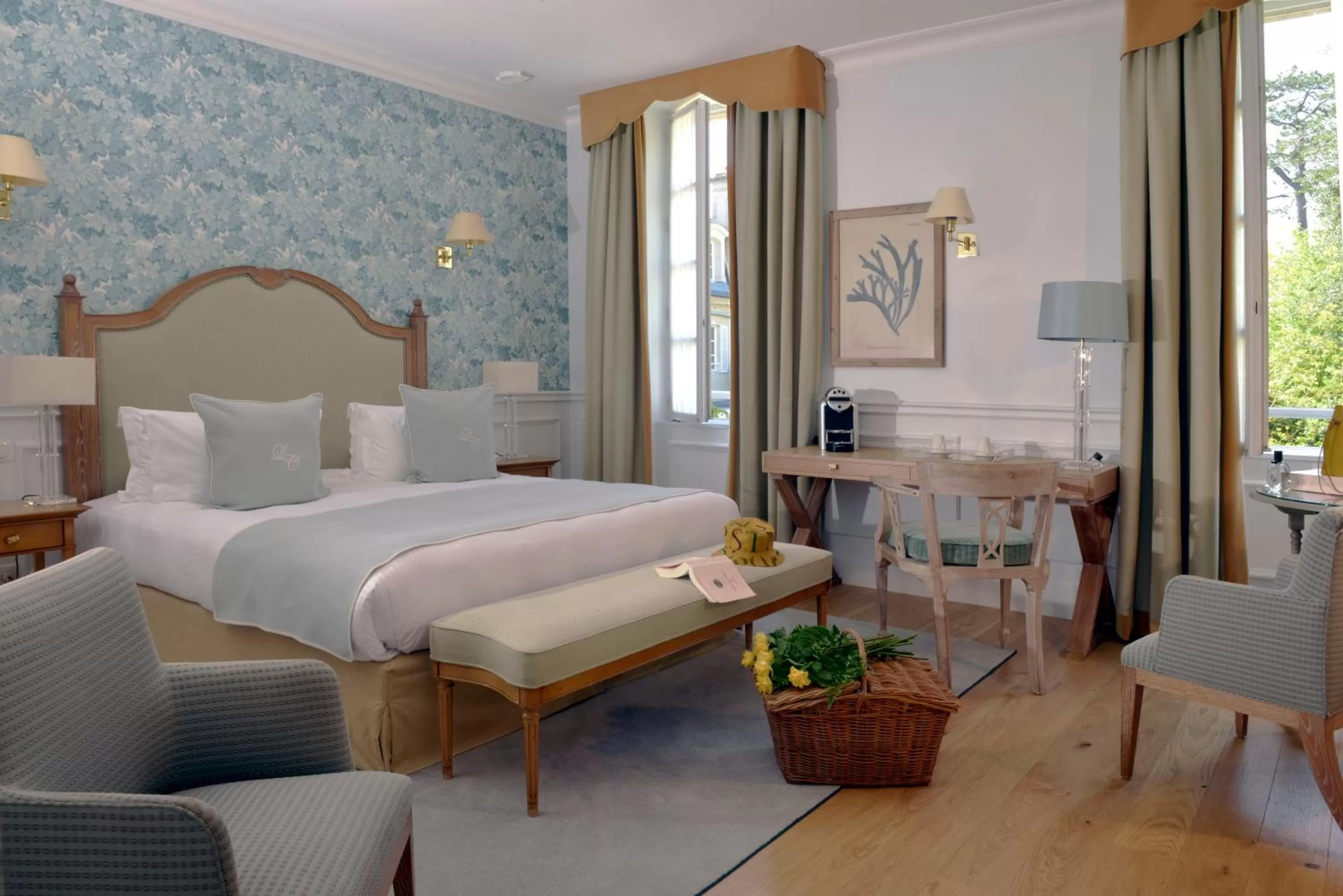 Bedroom, Bed in Chateau La Cheneviere