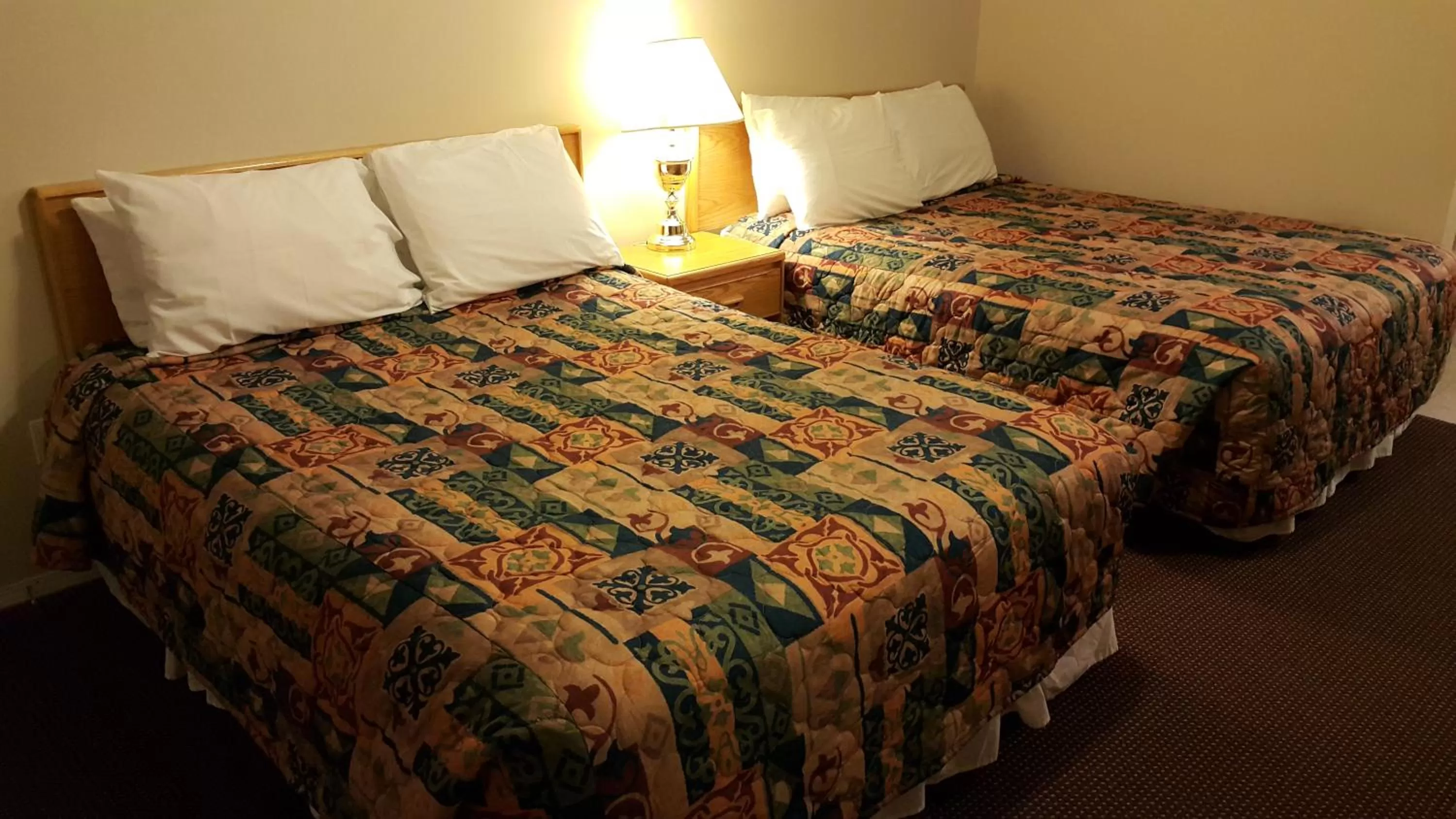 Bedroom, Bed in Cactus Tree Inn