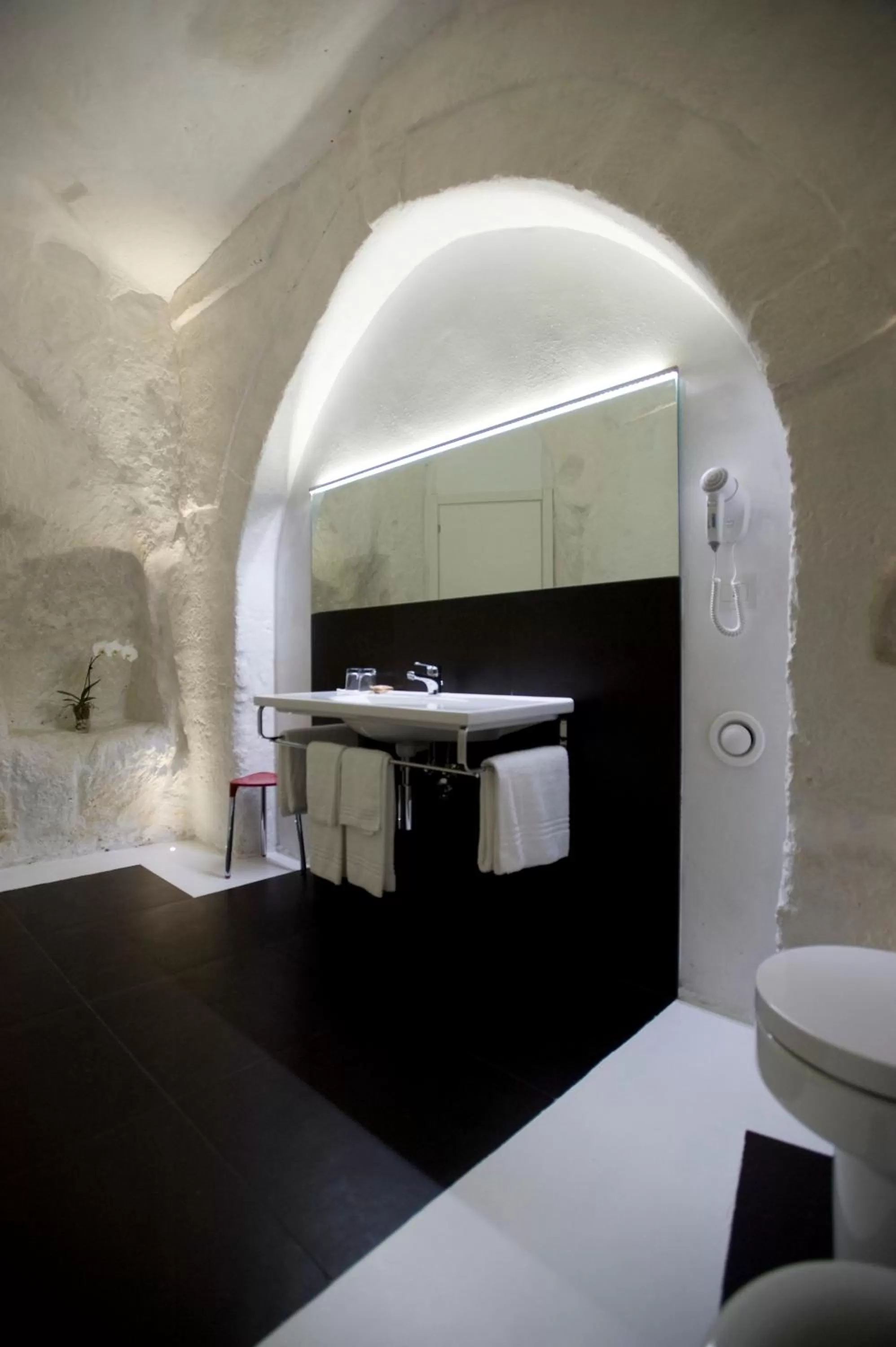 Bathroom, Bed in Basiliani Hotel