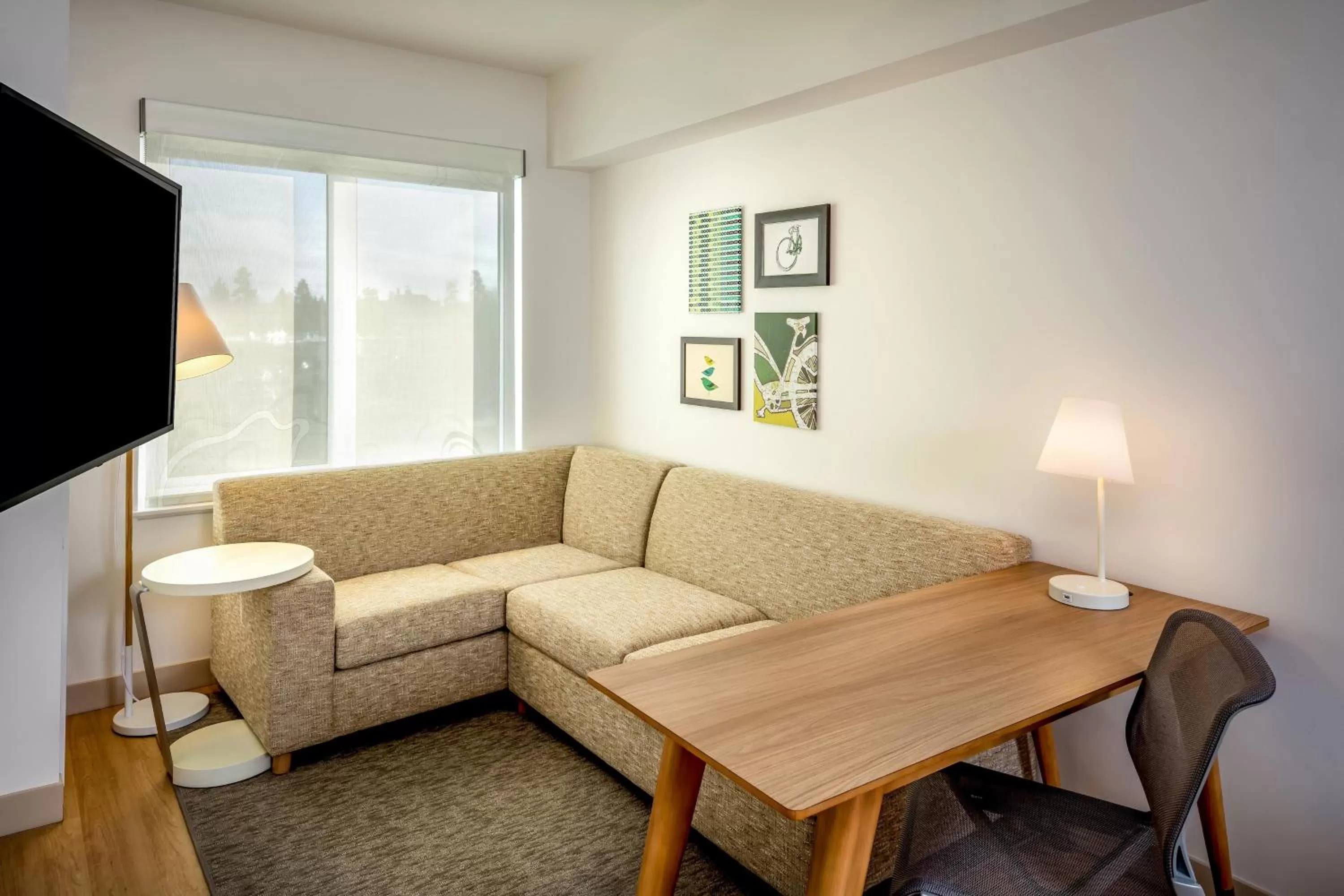 1 Bedroom Suite, 1 King, Sofa bed, City view in Element Bend