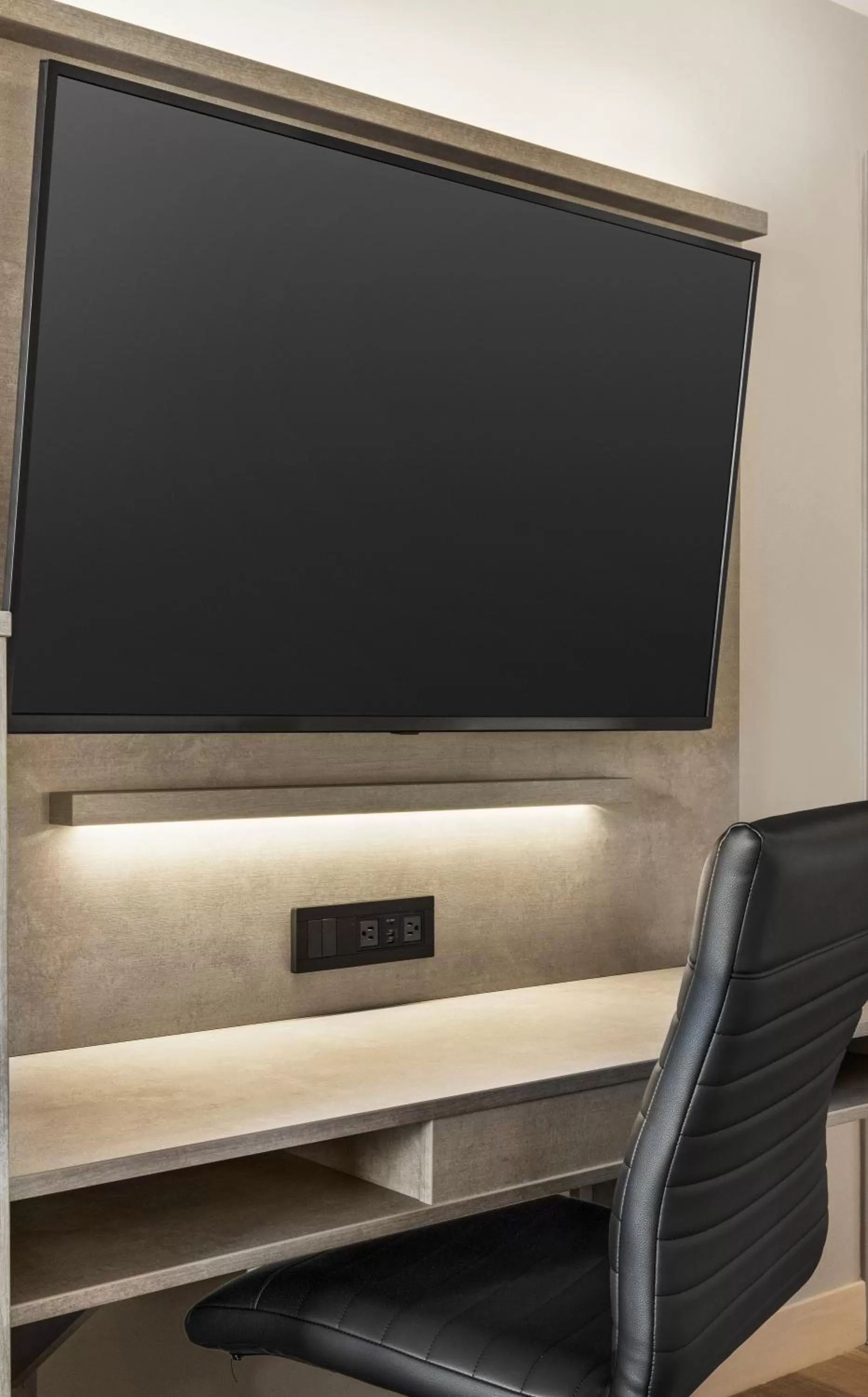 TV and multimedia in Microtel Inn & Suites Dorval QC