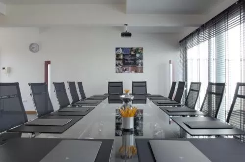 Business facilities in Executive Hotel