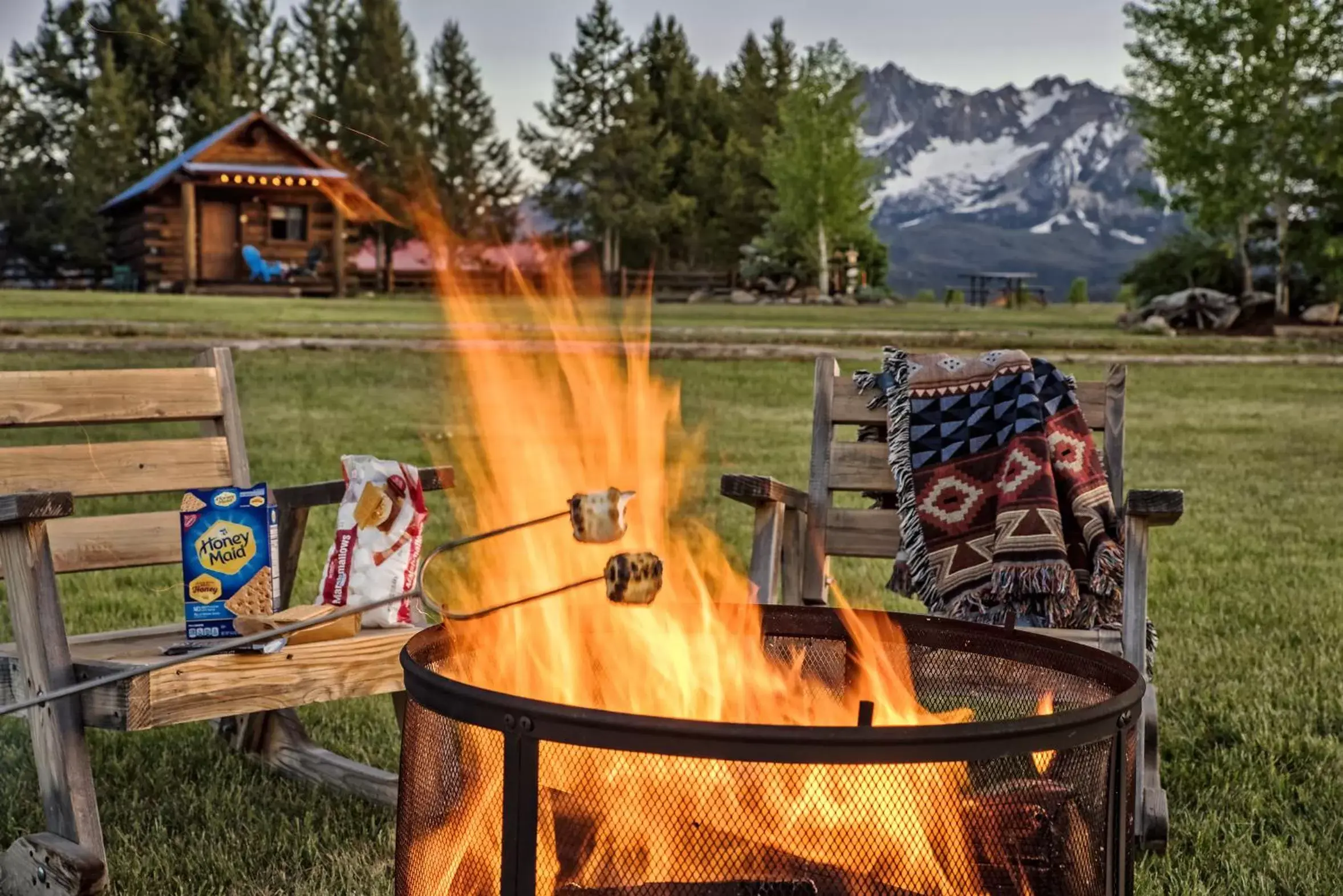 Property building in Triangle C Cabins Property building in Triangle C Cabins