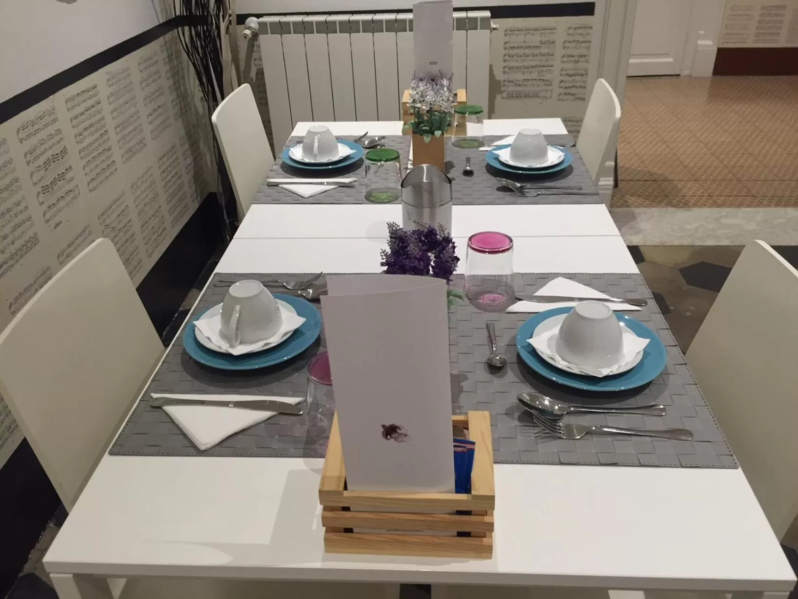 Breakfast in L'Opera Buffa