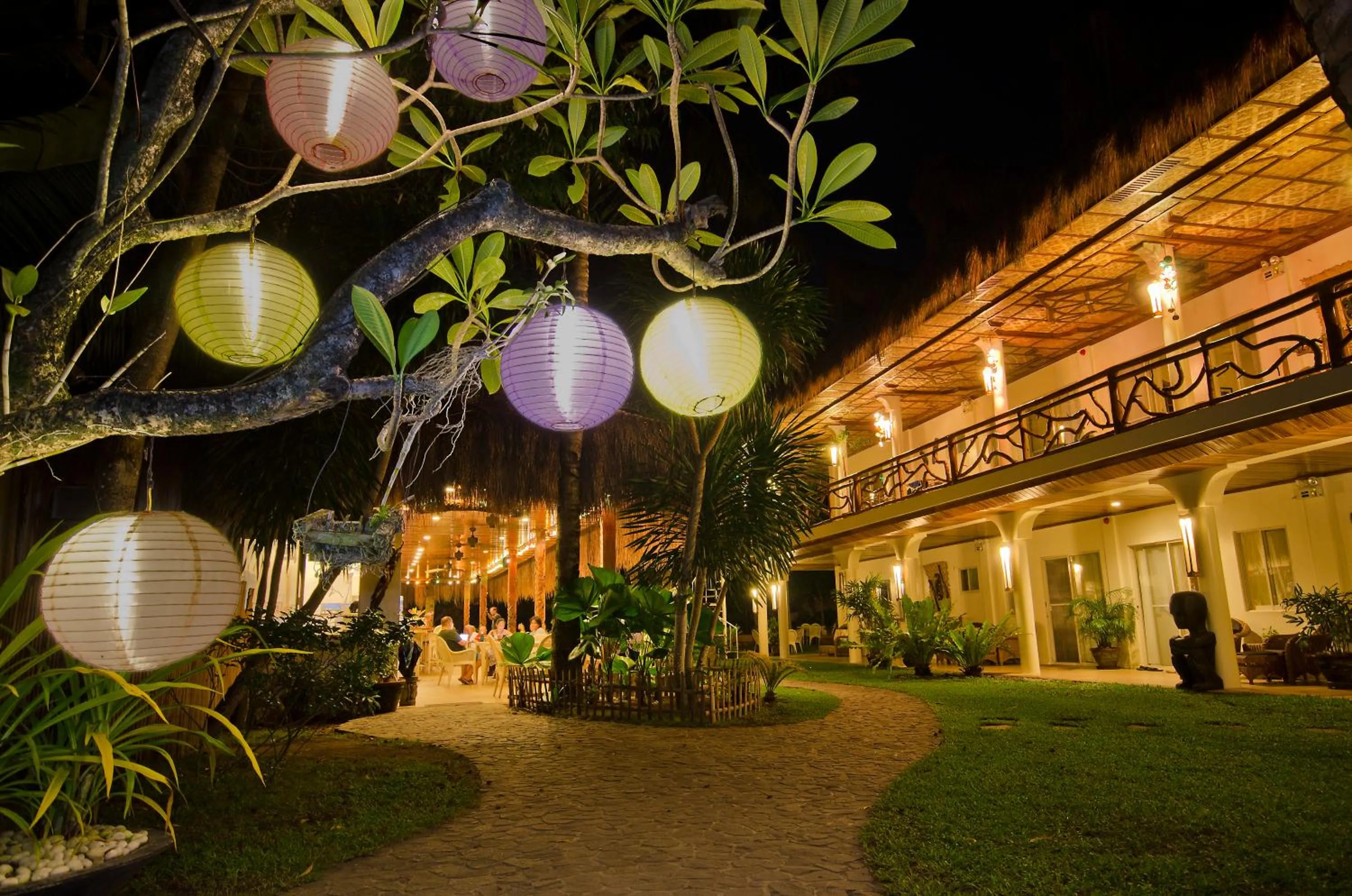 Facade/entrance in Mike's Dauin Dive Resort