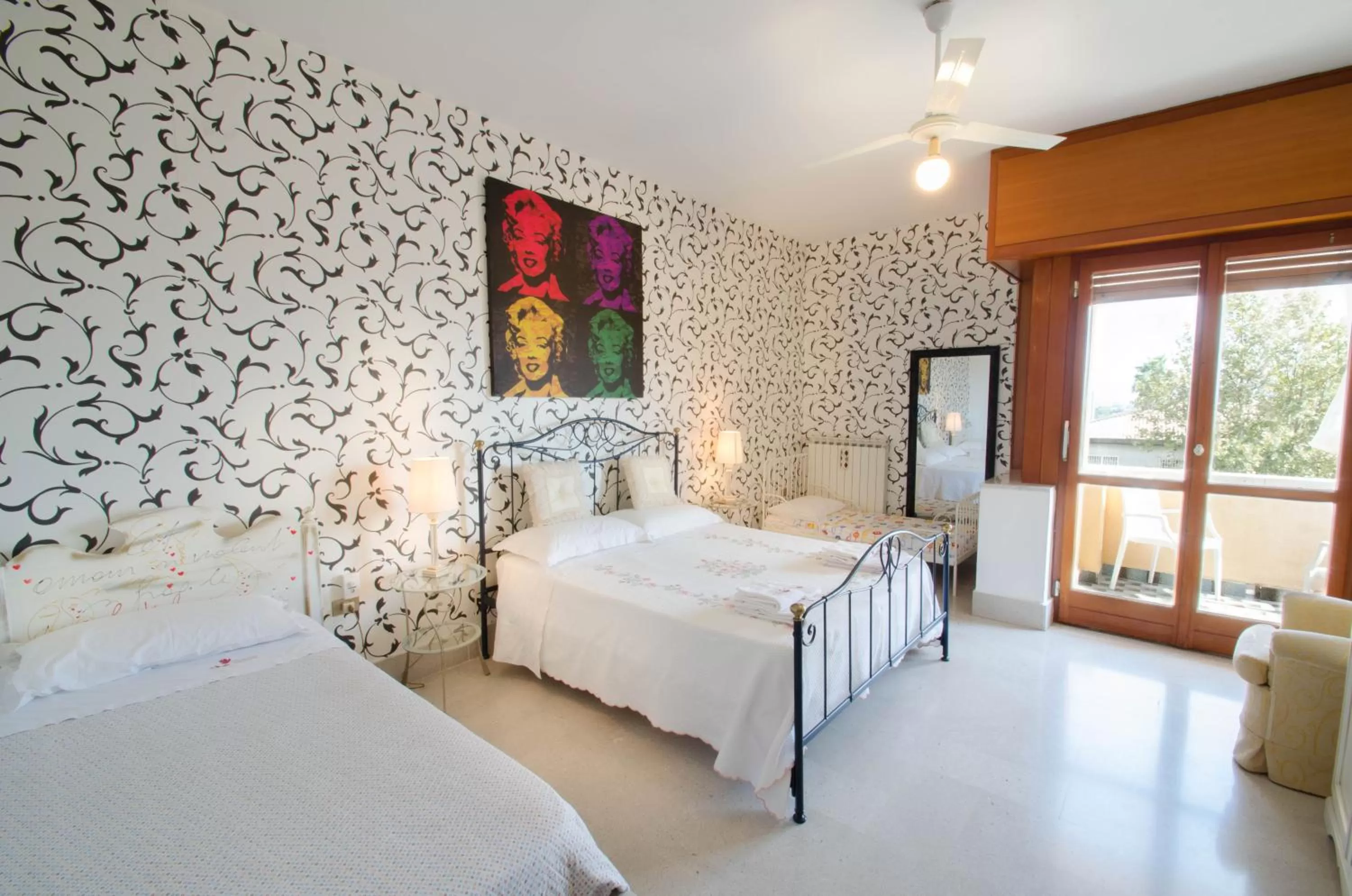 Photo of the whole room, Bed in La Magnolia B&B