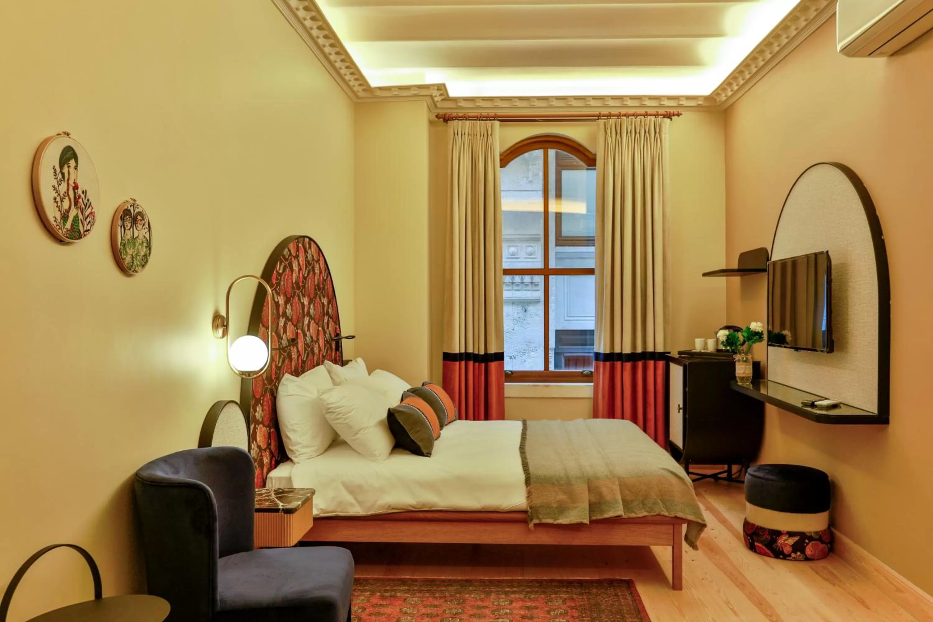 Photo of the whole room, Bed in Sirin Han Hotel Old City