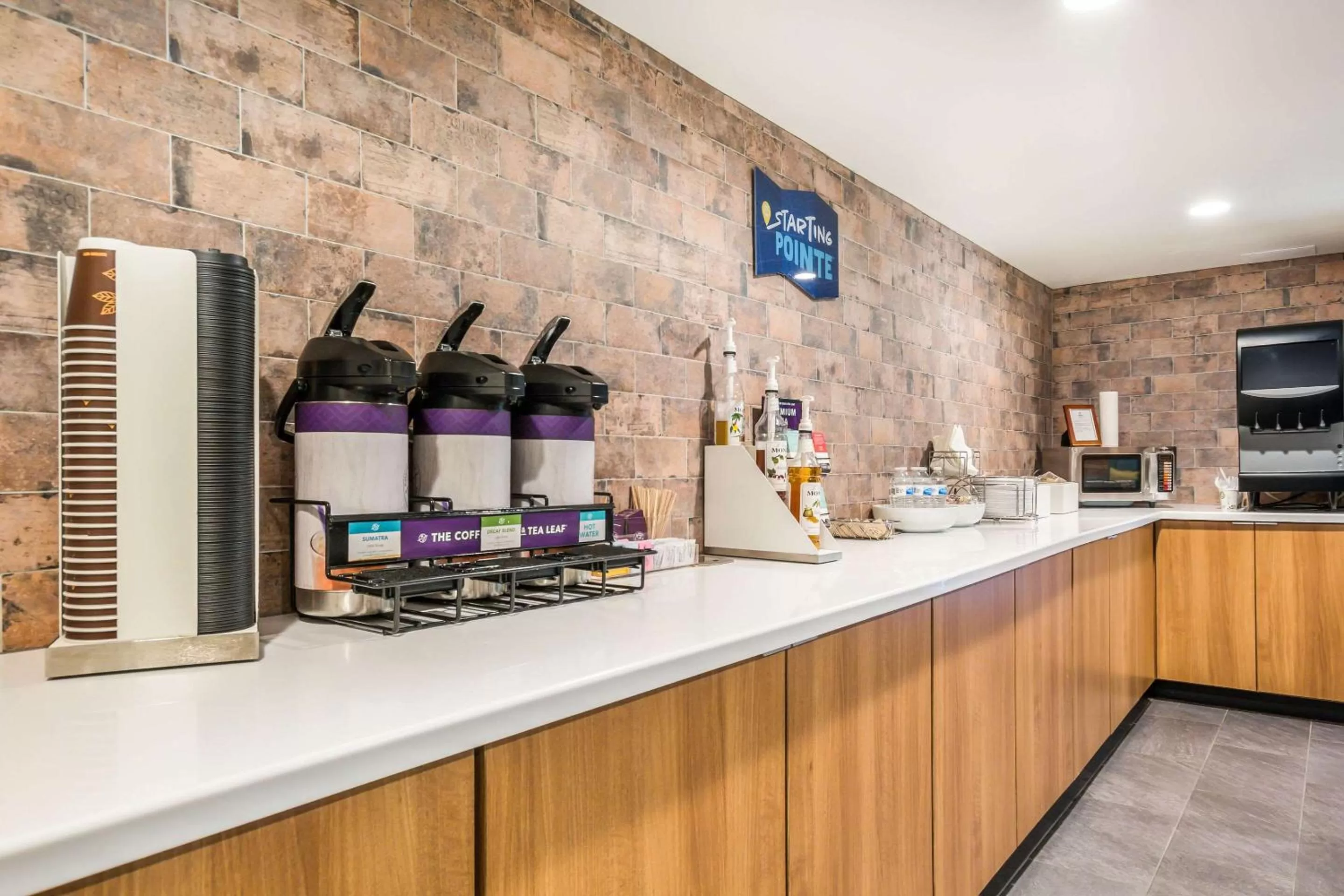 Restaurant/places to eat in Clarion Pointe Richmond North near University