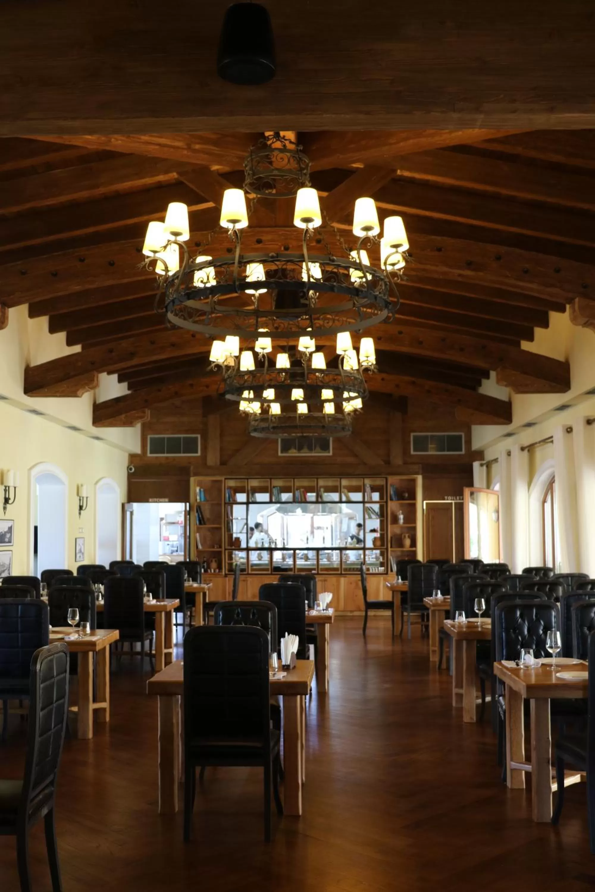 Restaurant/places to eat in Vinea Resort