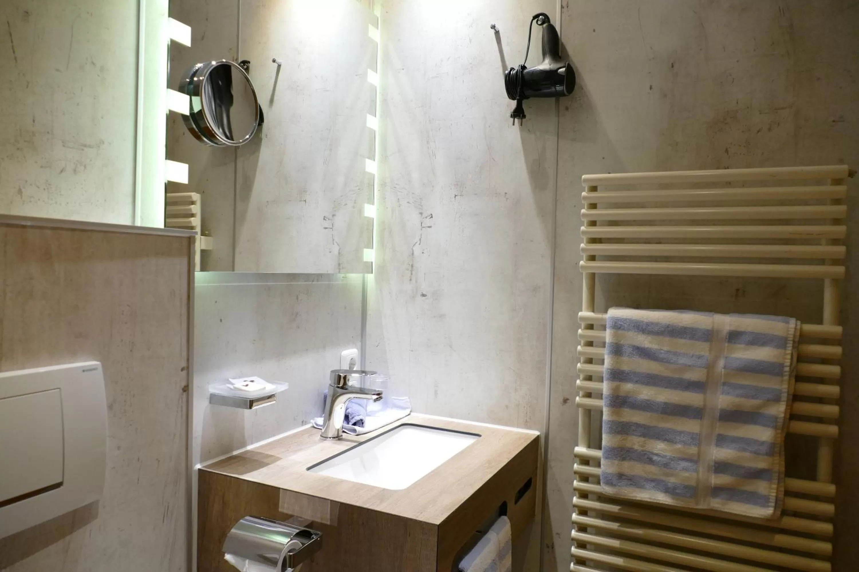 Bathroom in Altstadthotel "Zum Hechten"