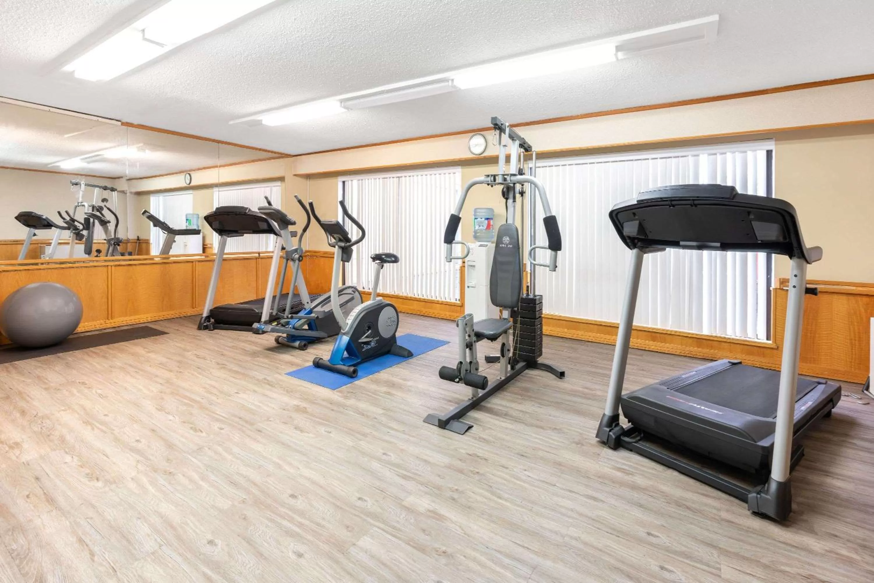 Fitness centre/facilities in Ramada by Wyndham Coquitlam