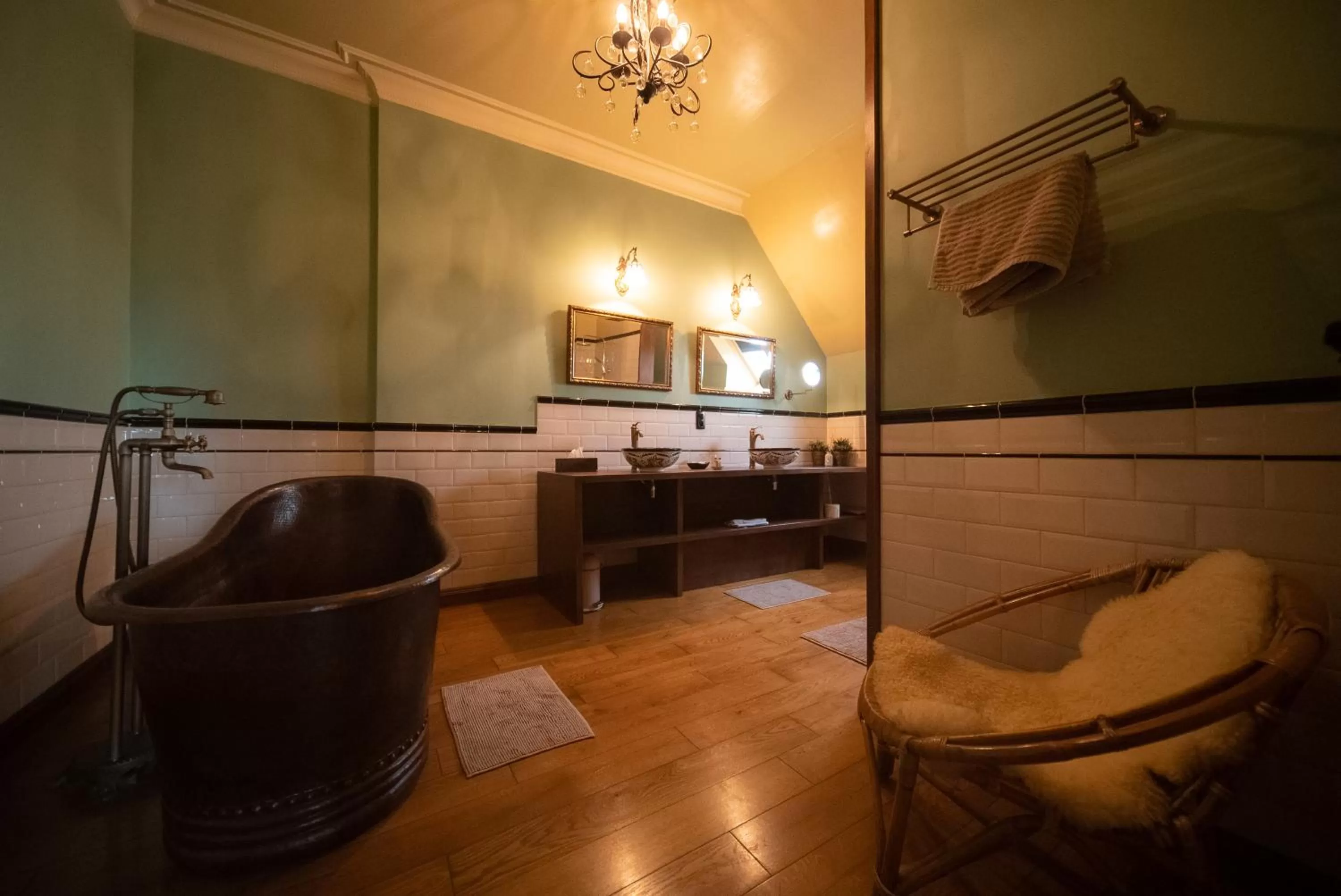 Bathroom in Clementine