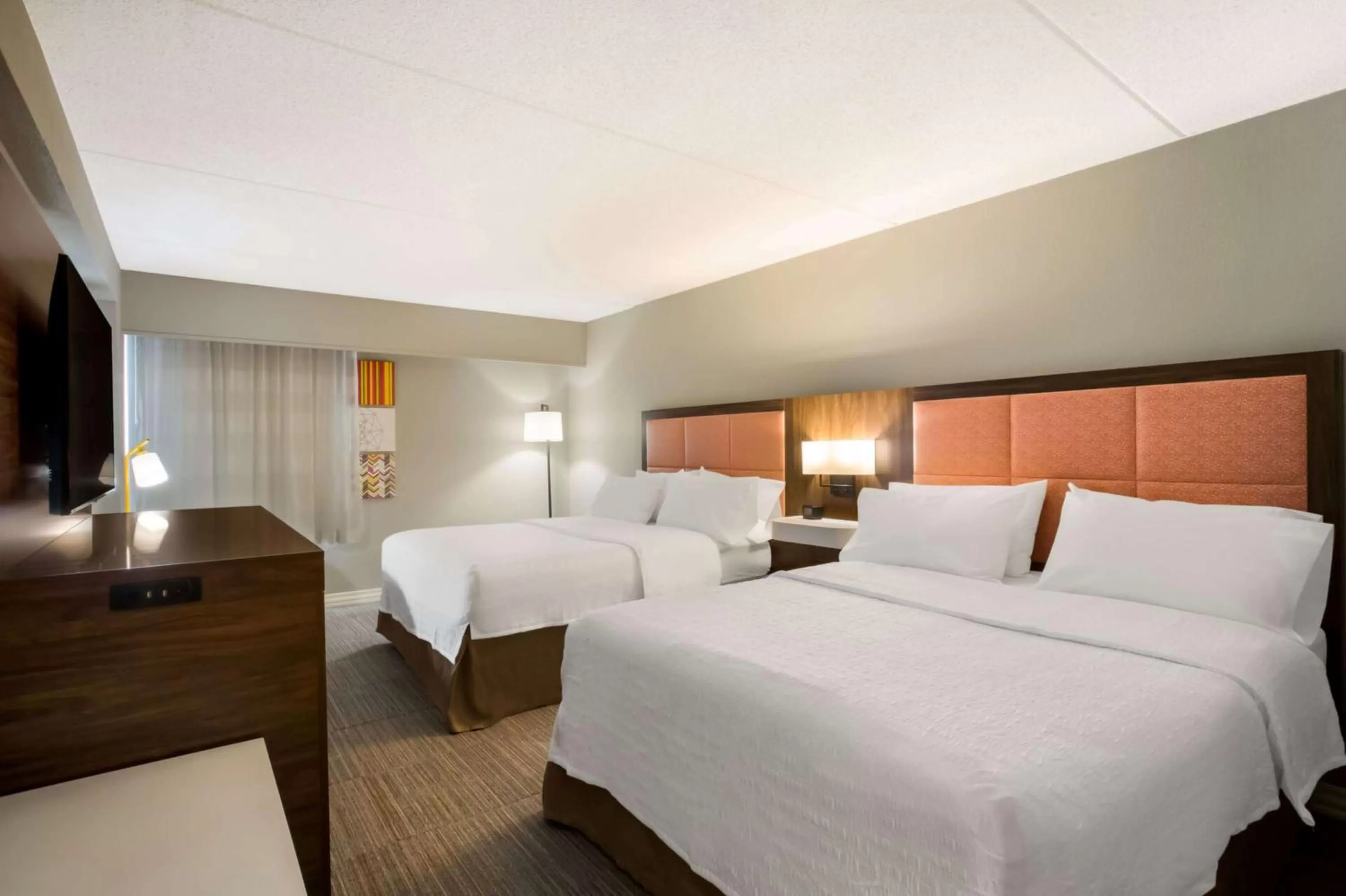 Bed in Hampton Inn Philadelphia/Willow Grove