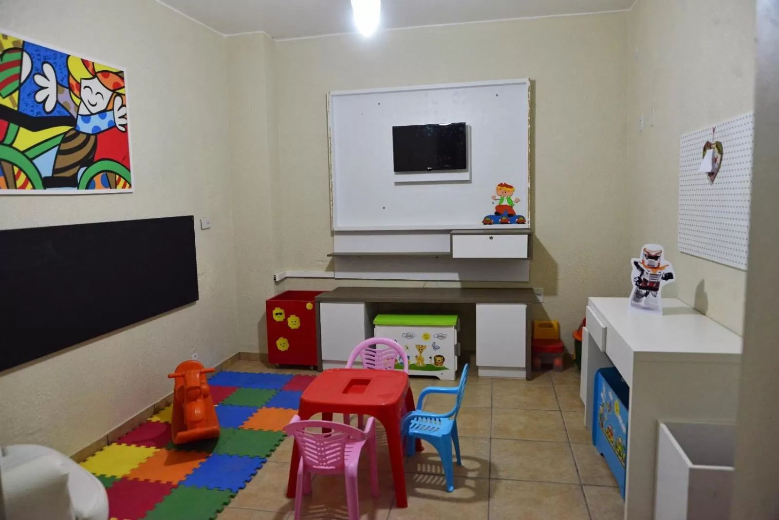 On site, TV/Entertainment Center in De Rose Palace Hotel