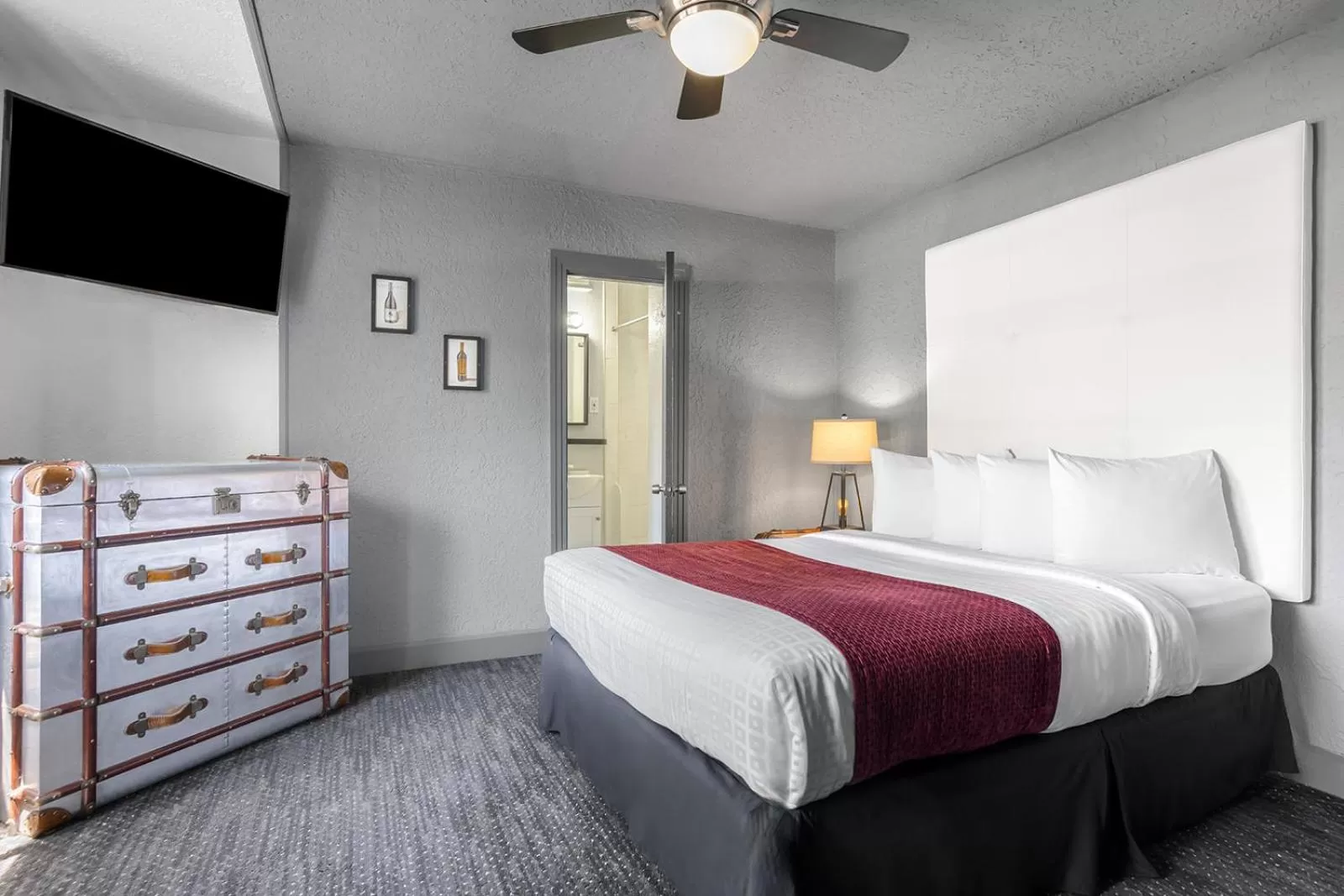 Bed in Avalon Hotel Downtown St. Petersburg