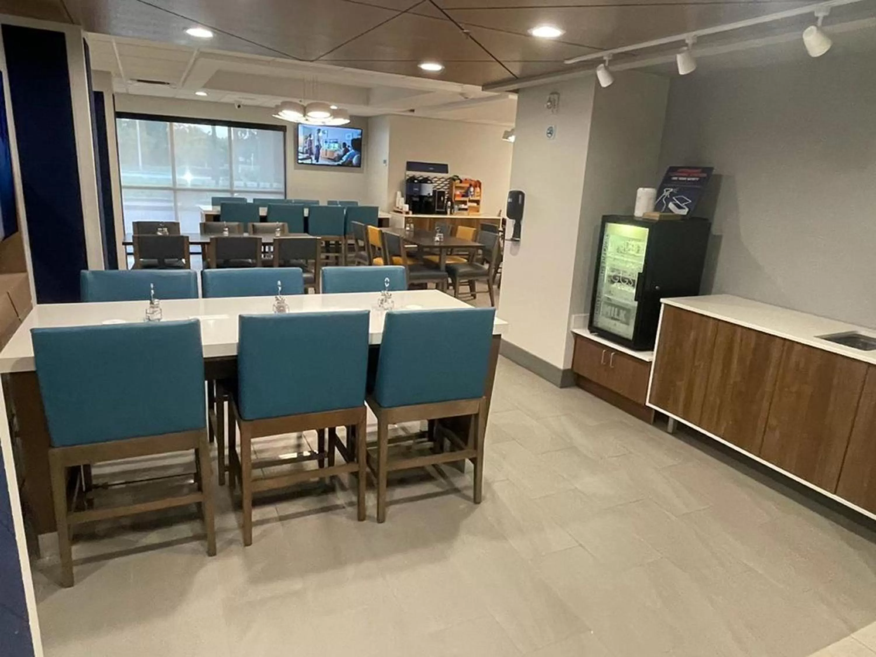 Breakfast in Holiday Inn Express Fort Lauderdale North - Executive Airport by IHG