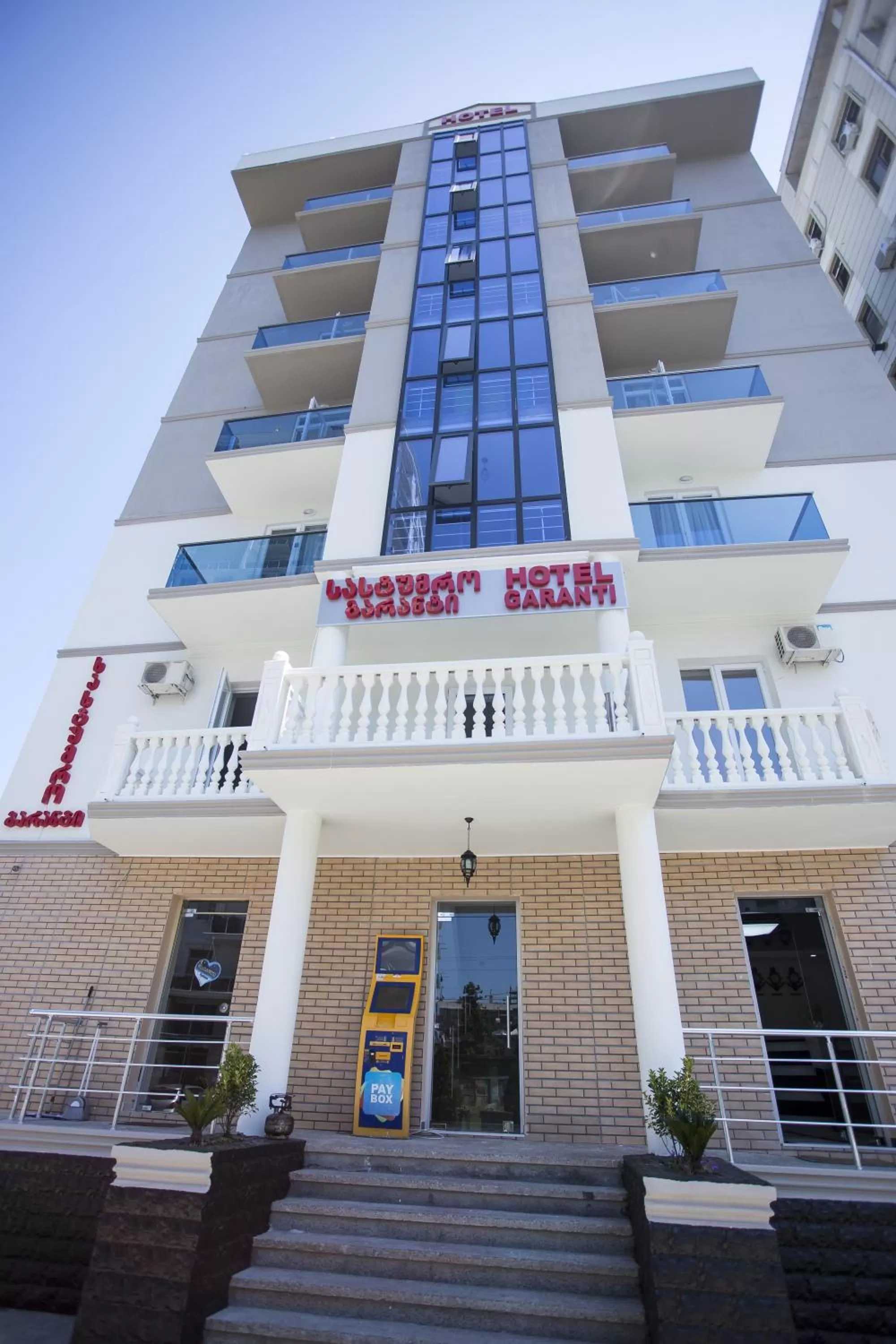 Property Building in Hotel Garanti